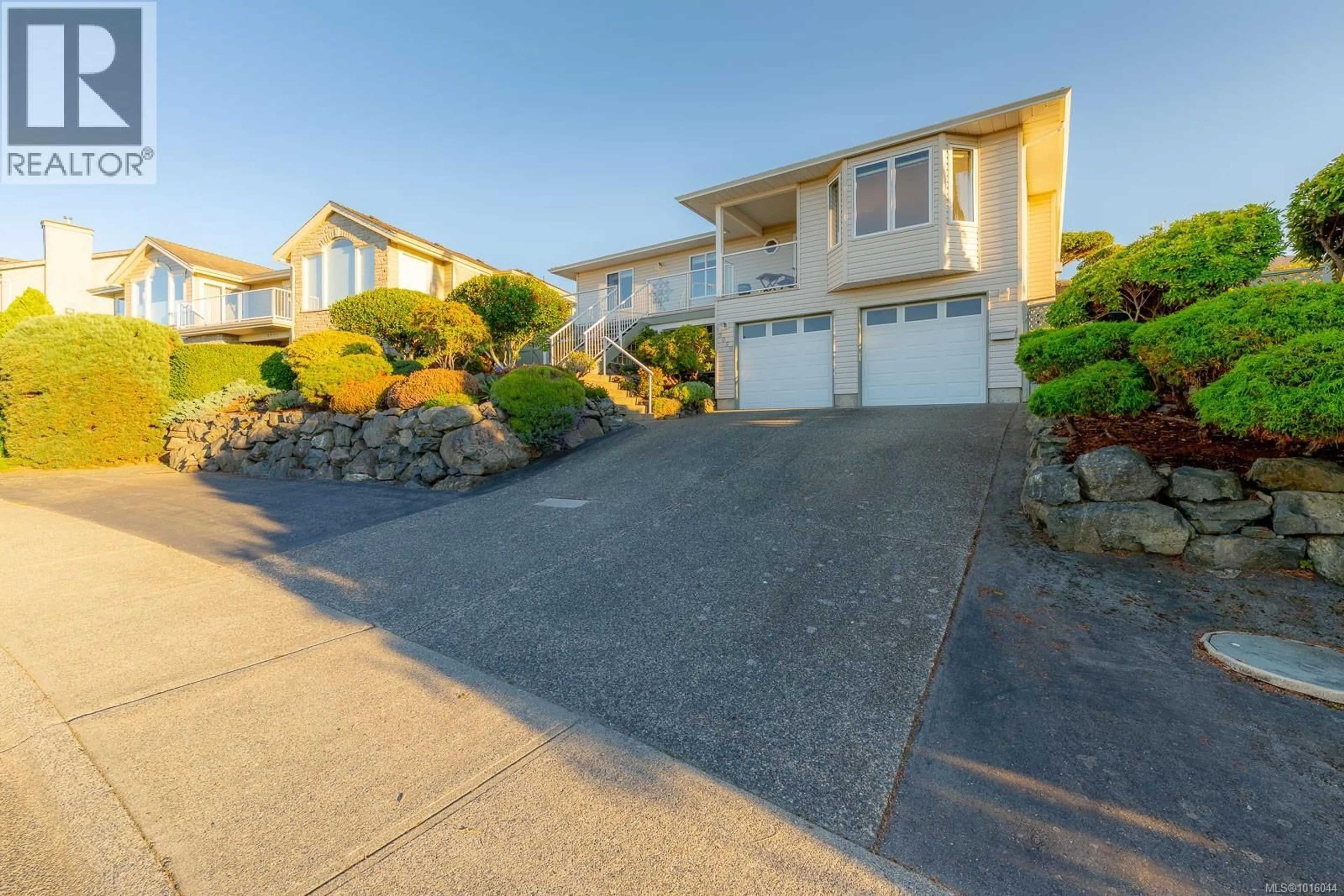 A pic from outside/outdoor area/front of a property/back of a property/a pic from drone, street for 5059 VISTA VIEW CRESCENT, Nanaimo British Columbia V9V1L6