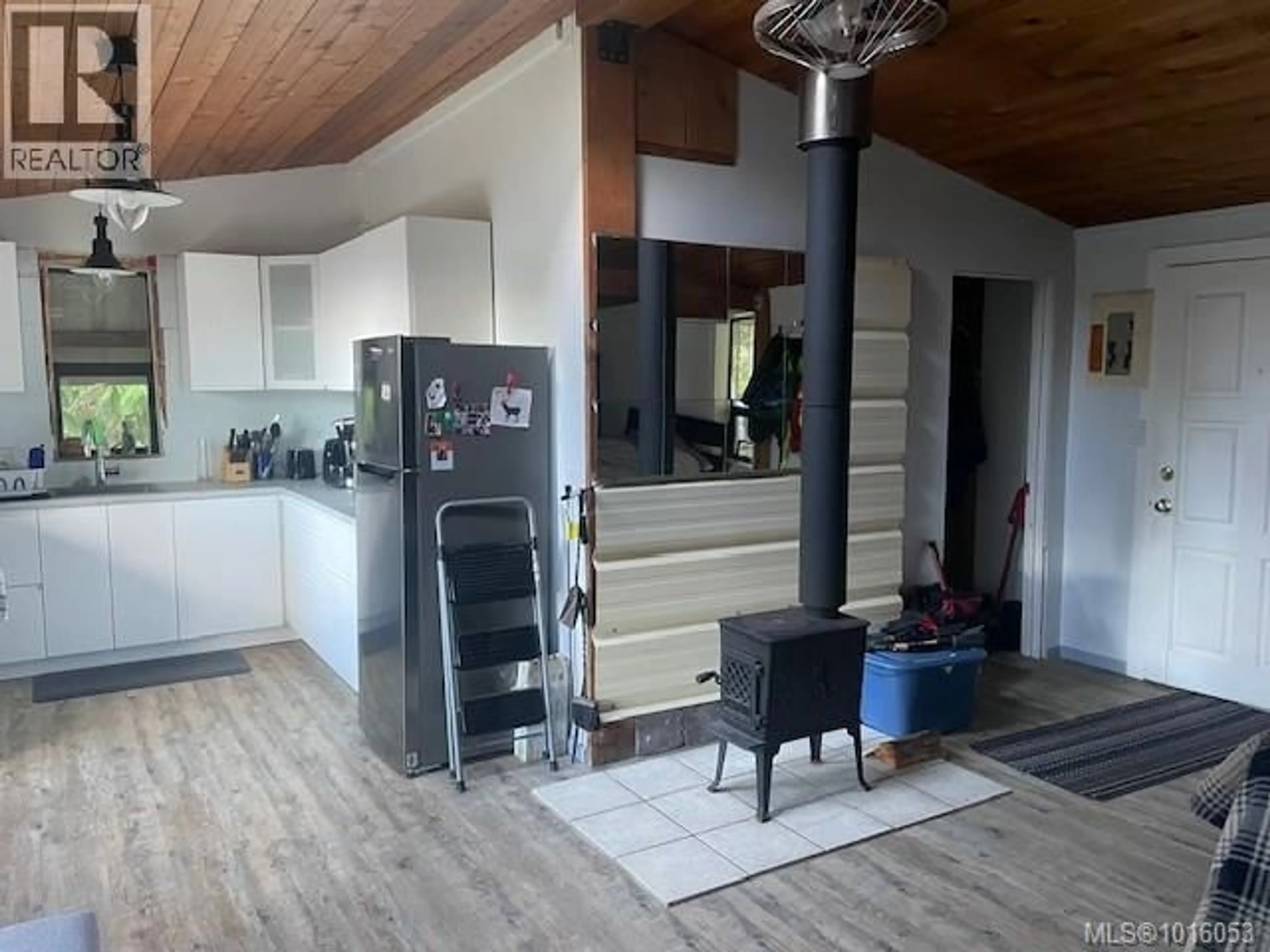 Open concept kitchen, unknown for 901 ISABELLA POINT ROAD, Salt Spring British Columbia V8K1T7