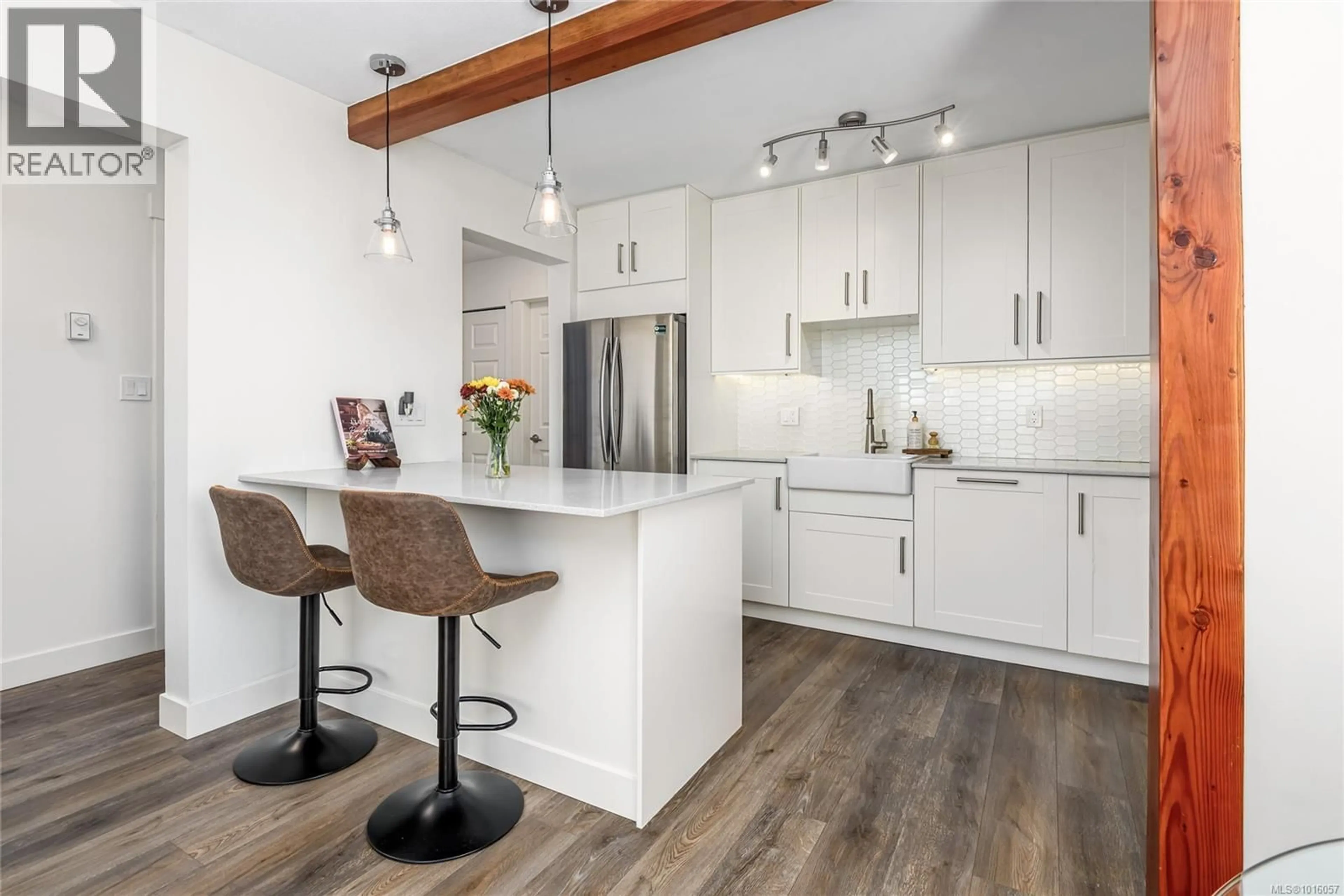 Open concept kitchen, wood/laminate floor for 304 - 4685 ALDERWOOD PLACE, Courtenay British Columbia V9N9A1