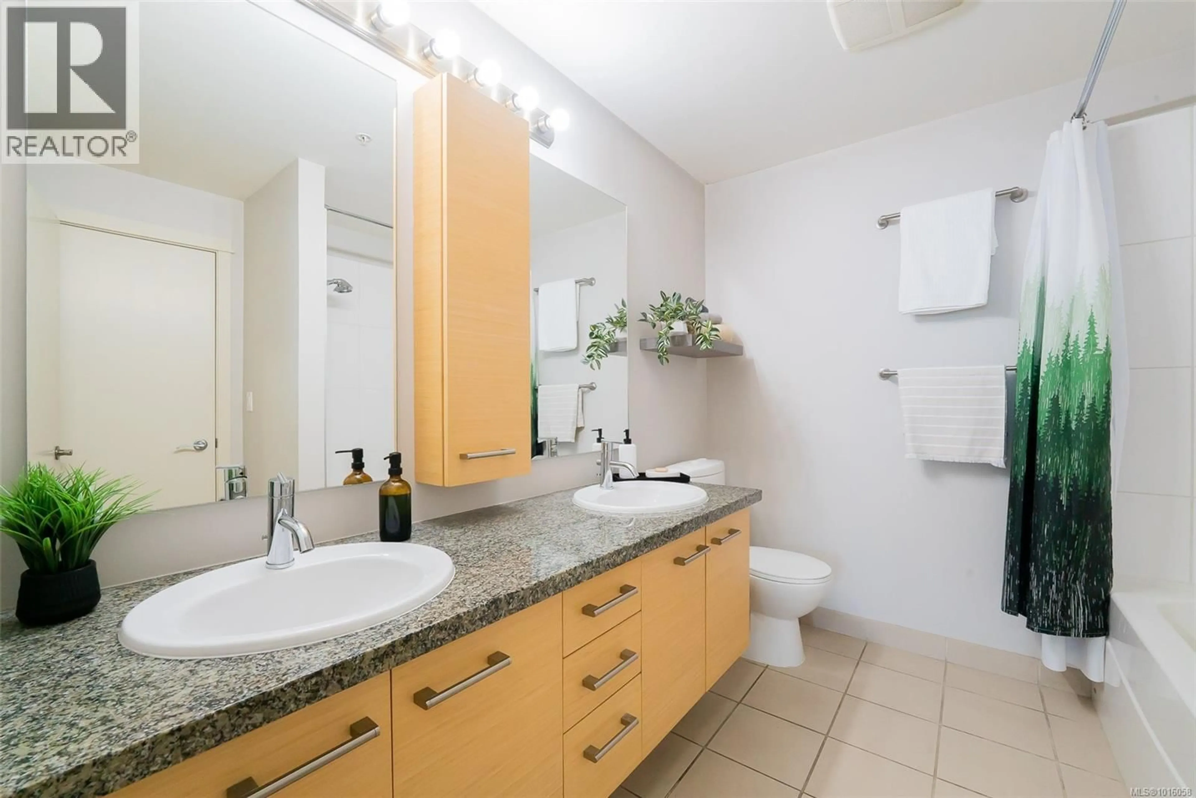 Standard bathroom, ceramic/tile floor for 208 - 38 FRONT STREET, Nanaimo British Columbia V9R0B8