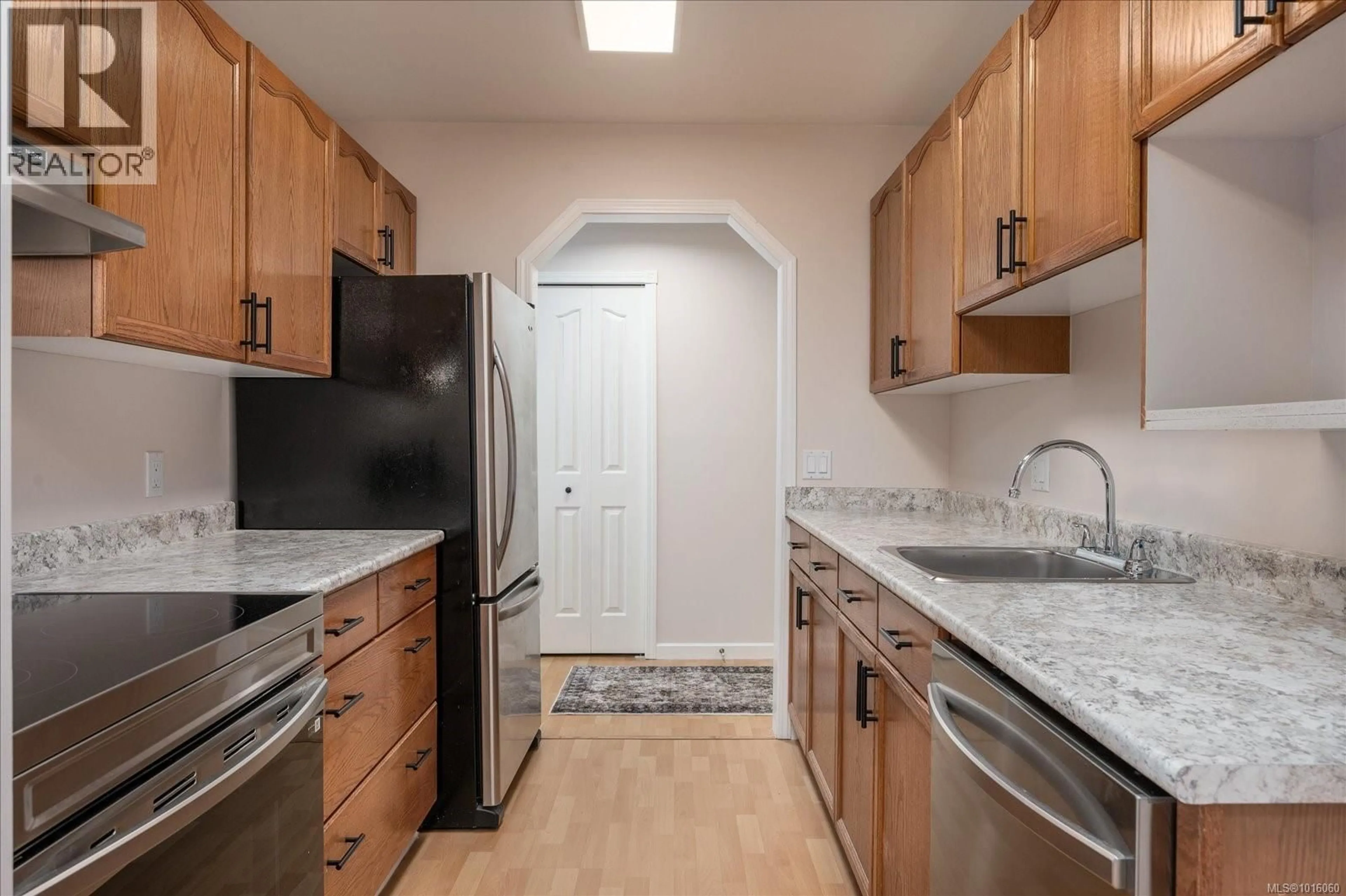 Standard kitchen, unknown for 204 - 266 HIRST AVENUE WEST, Parksville British Columbia V9P2K9