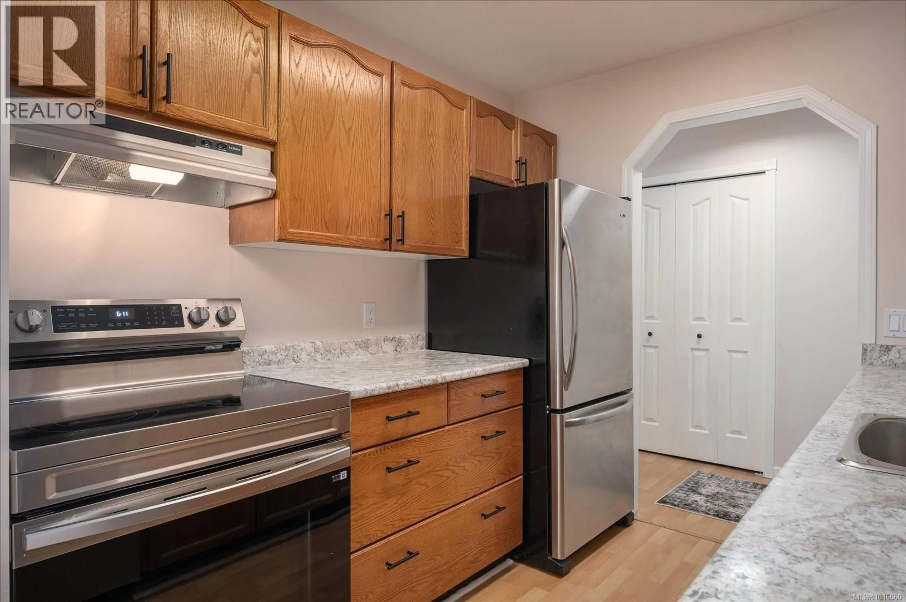 Standard kitchen, unknown for 204 - 266 HIRST AVENUE WEST, Parksville British Columbia V9P2K9