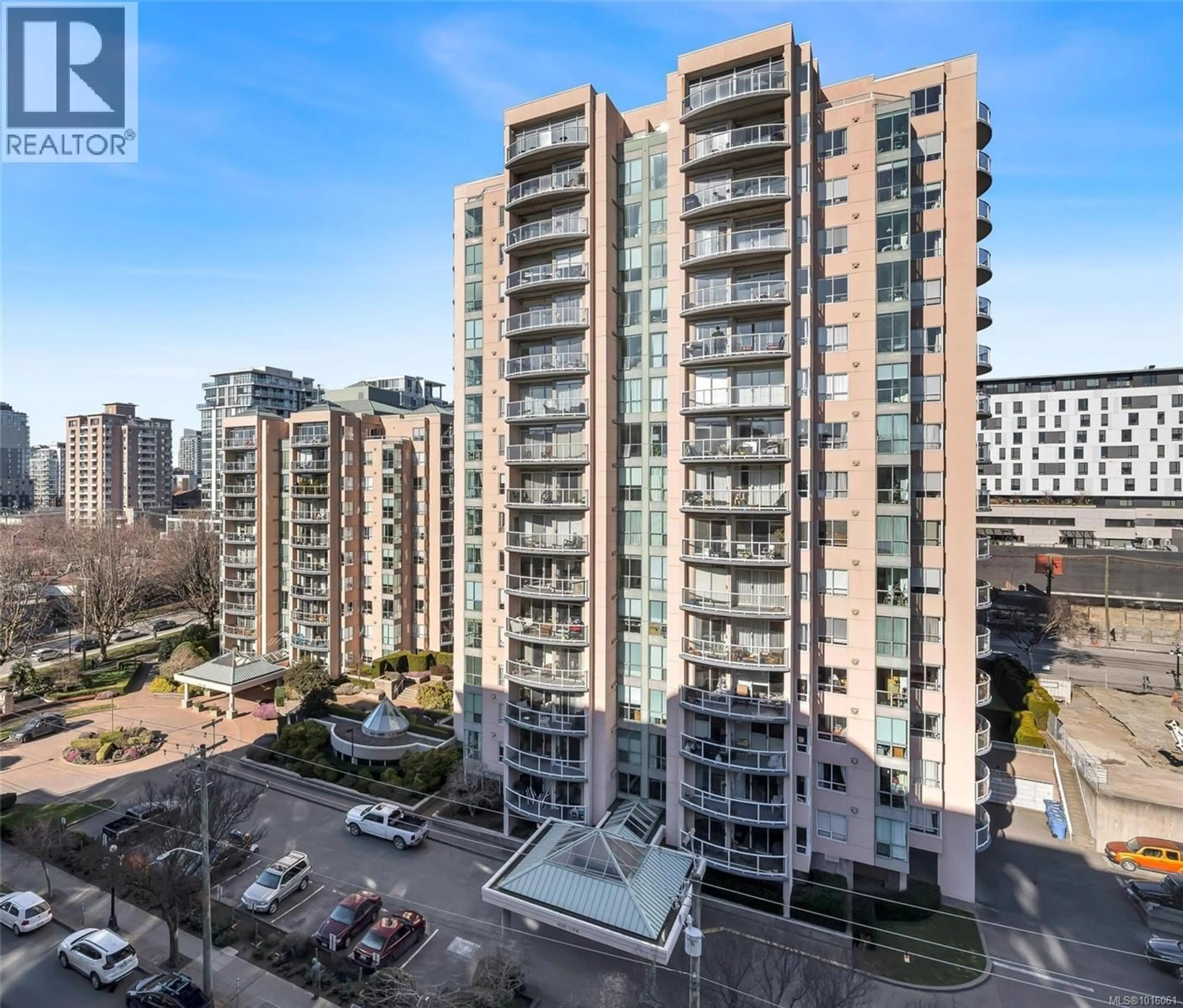 A pic from outside/outdoor area/front of a property/back of a property/a pic from drone, city buildings view from balcony for 1006 - 1020 VIEW STREET, Victoria British Columbia V8V4Y4