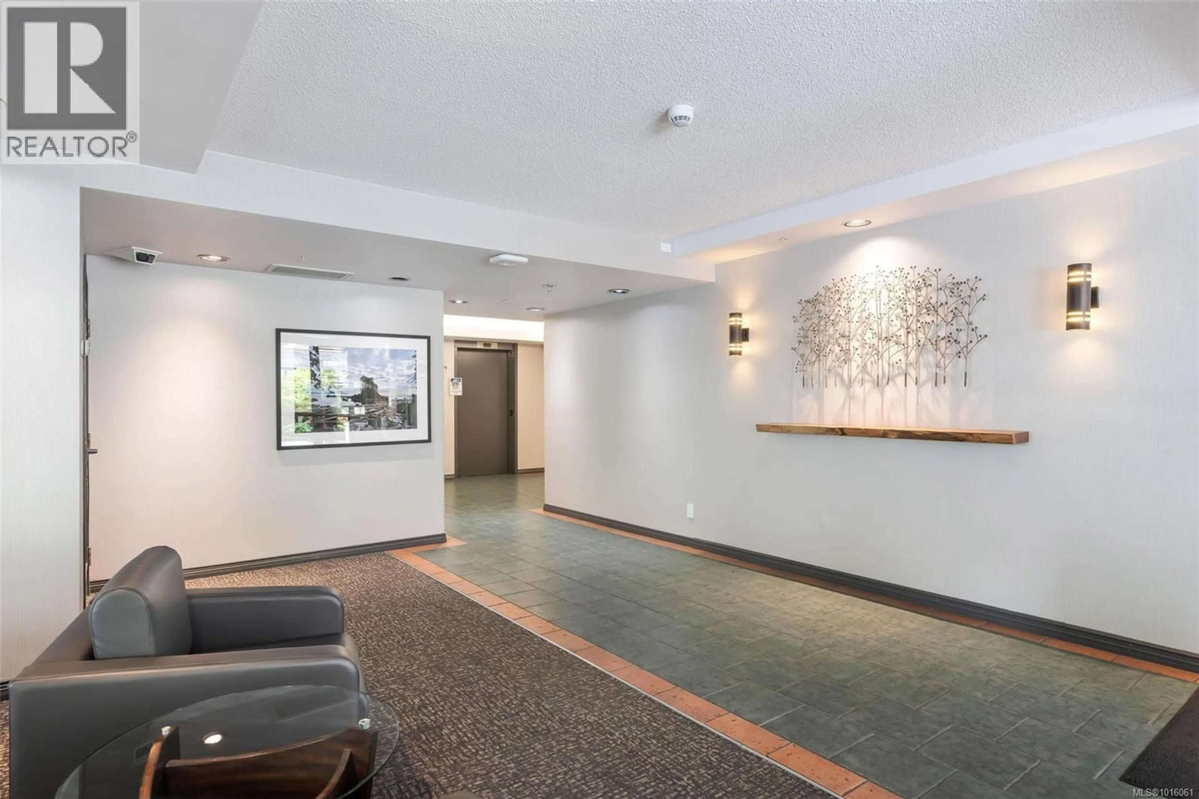 Lobby for 1006 - 1020 VIEW STREET, Victoria British Columbia V8V4Y4