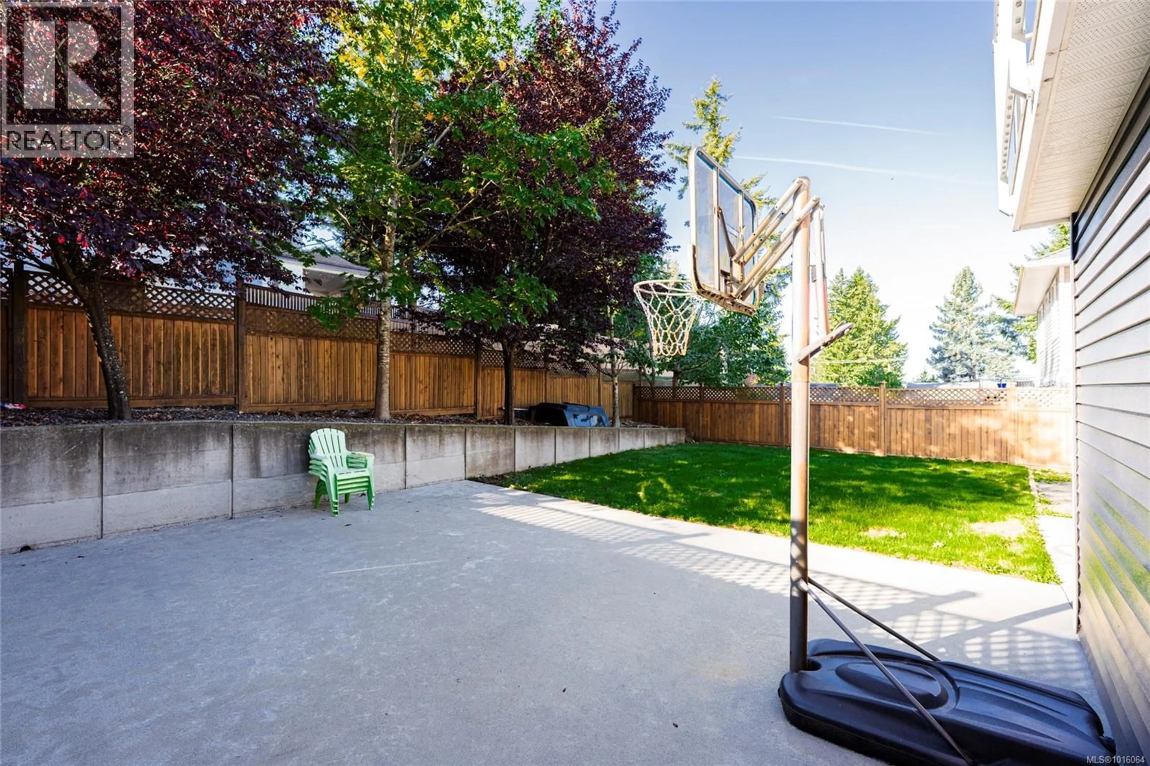 Patio, street for 5791 VANDERNEUK ROAD, Nanaimo British Columbia V9T5H3