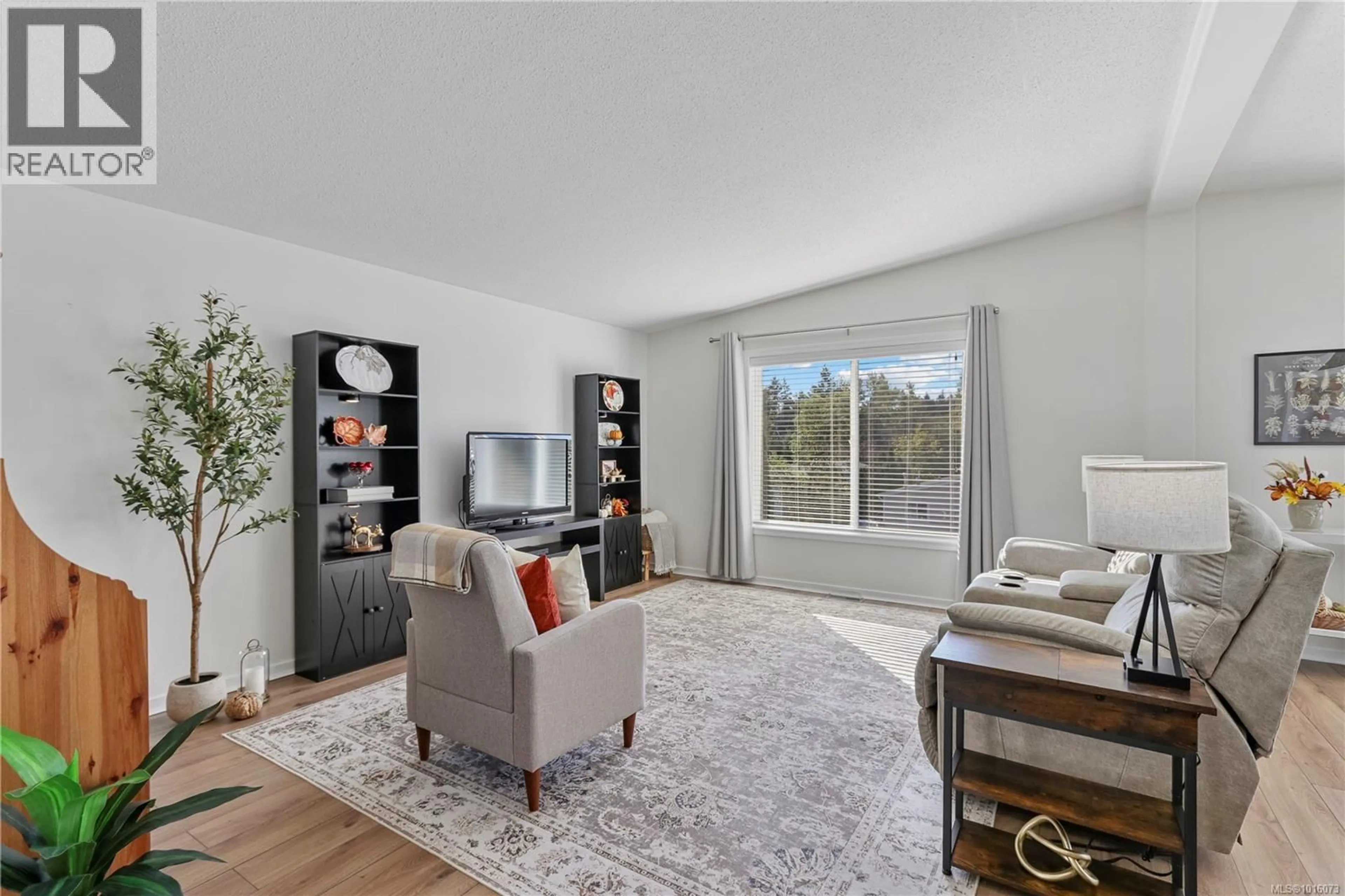 Living room with furniture, unknown for 356 ASPEN WAY, Nanaimo British Columbia V9R7A1