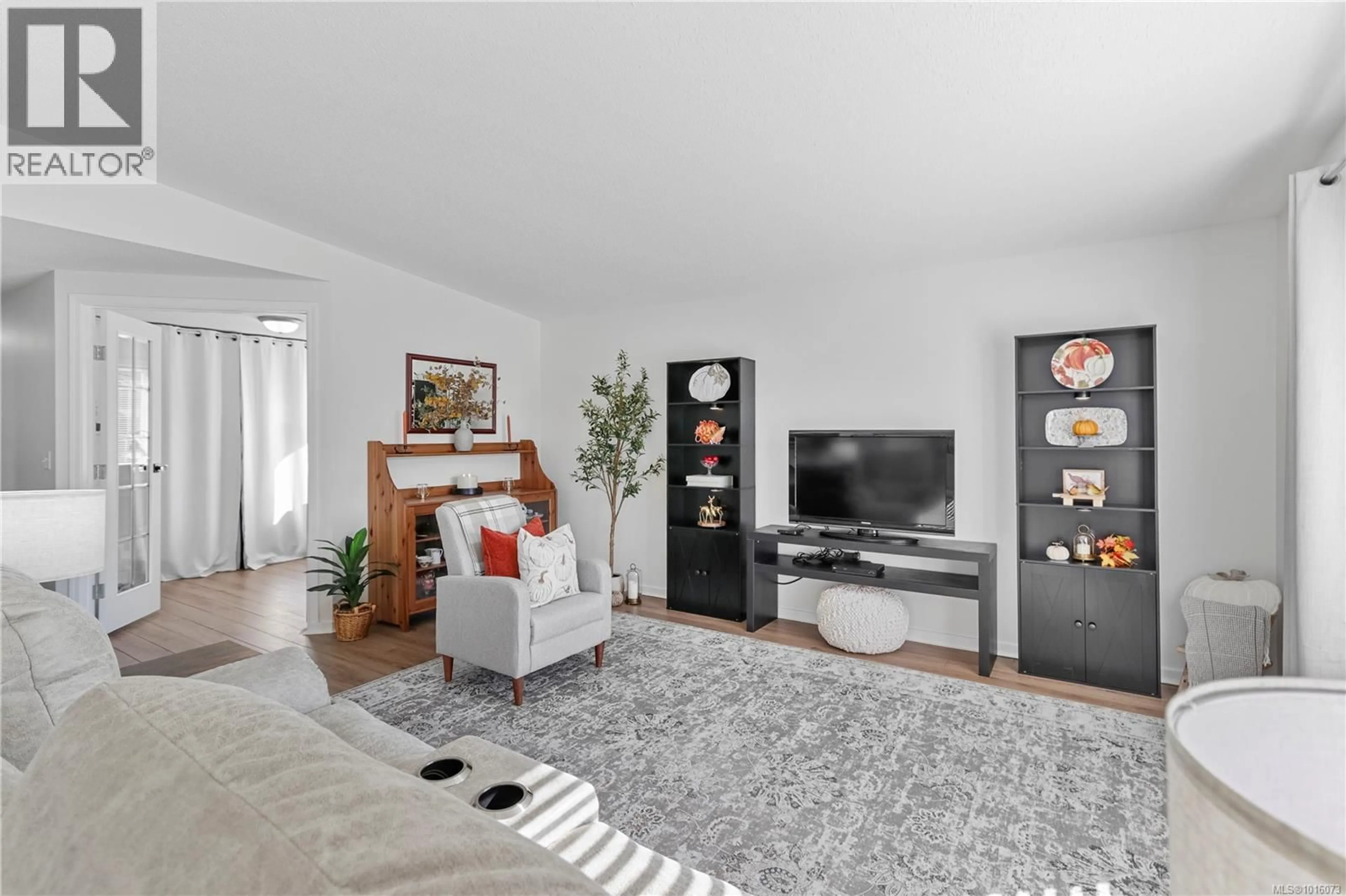 Living room with furniture, unknown for 356 ASPEN WAY, Nanaimo British Columbia V9R7A1