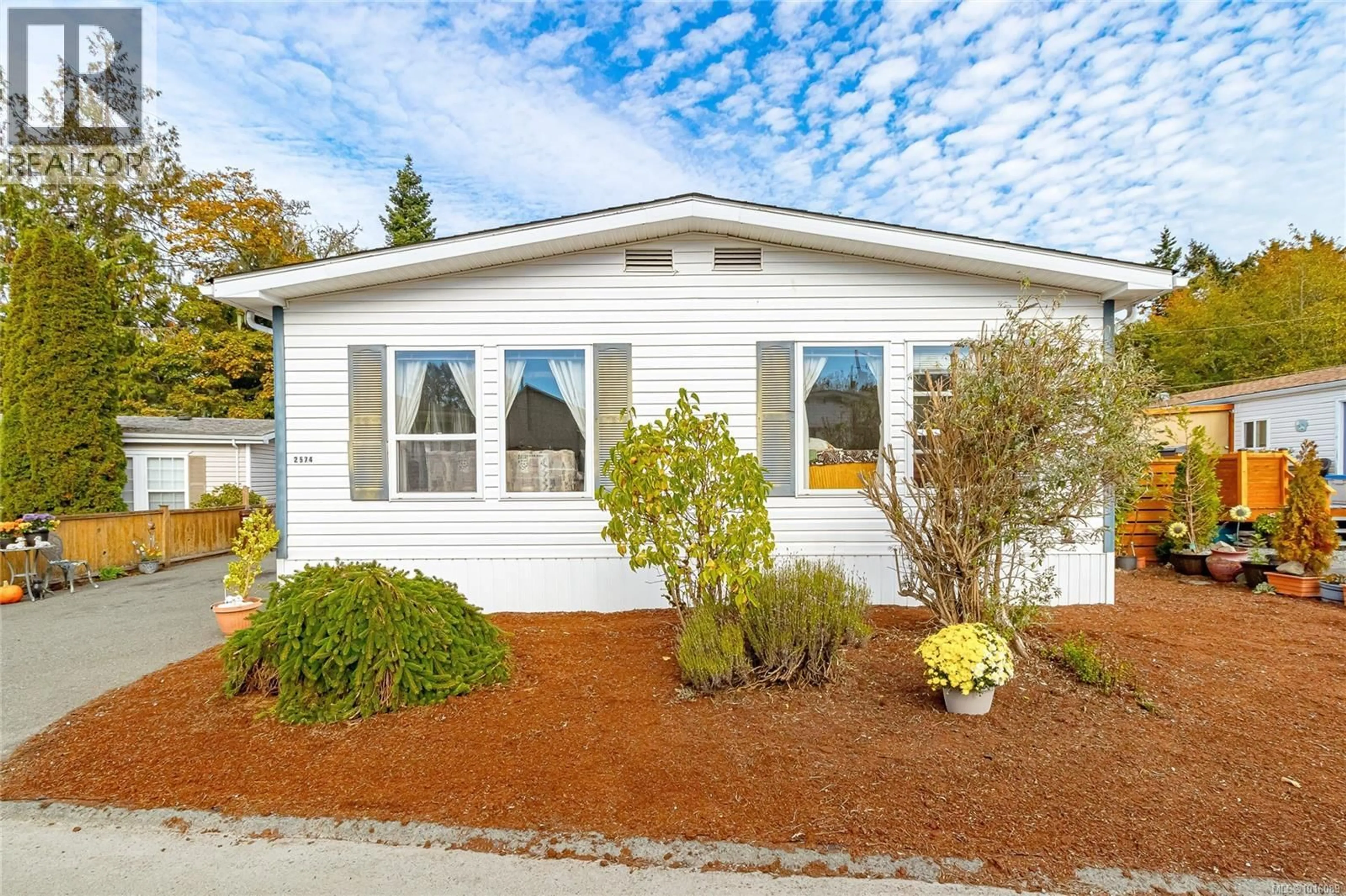 Home with vinyl exterior material, street for 2574 HERON WAY, Central Saanich British Columbia V8M2E1