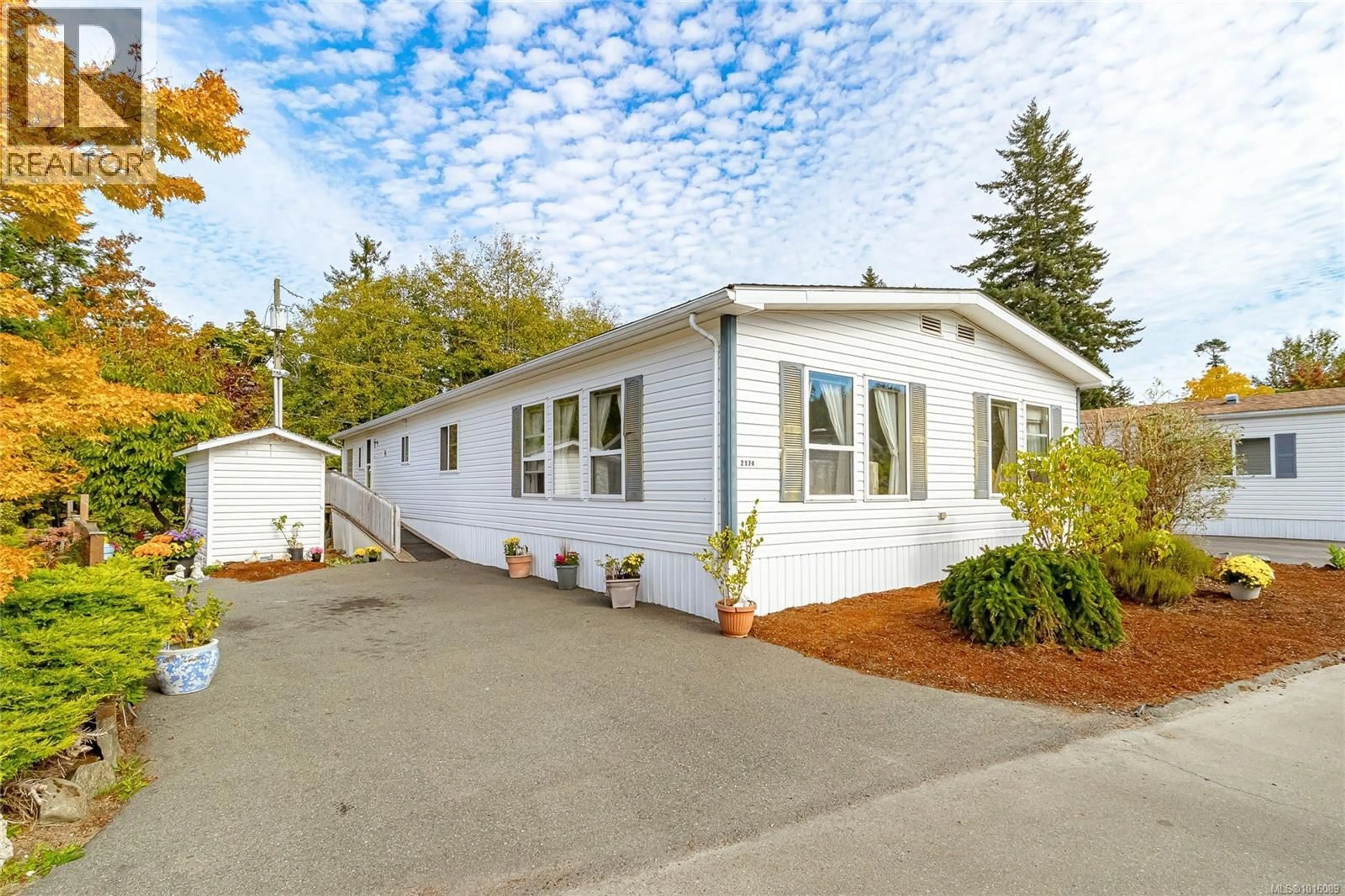 Home with vinyl exterior material, unknown for 2574 HERON WAY, Central Saanich British Columbia V8M2E1
