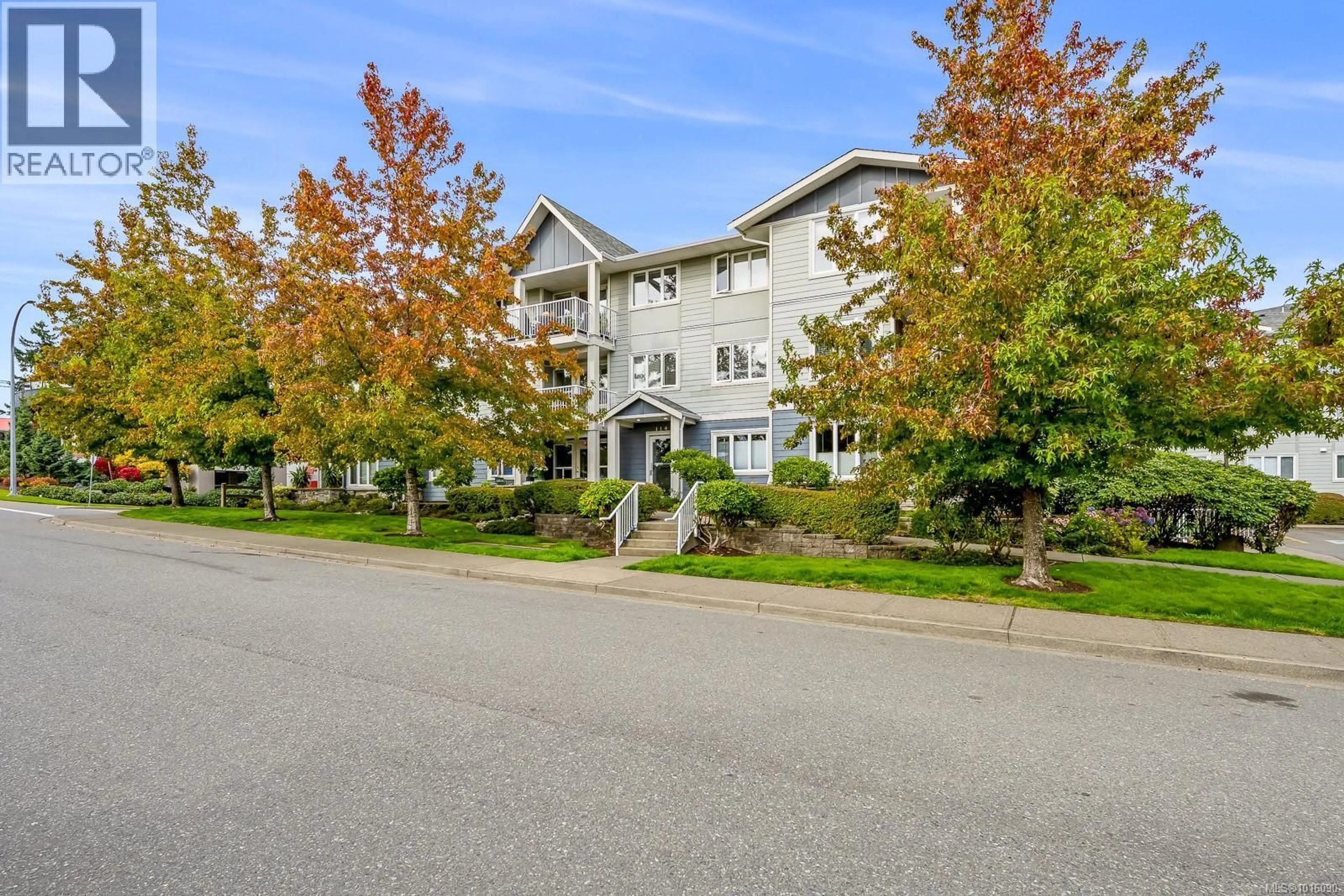 A pic from outside/outdoor area/front of a property/back of a property/a pic from drone, street for 24 - 119 20TH STREET, Courtenay British Columbia V9N8B1