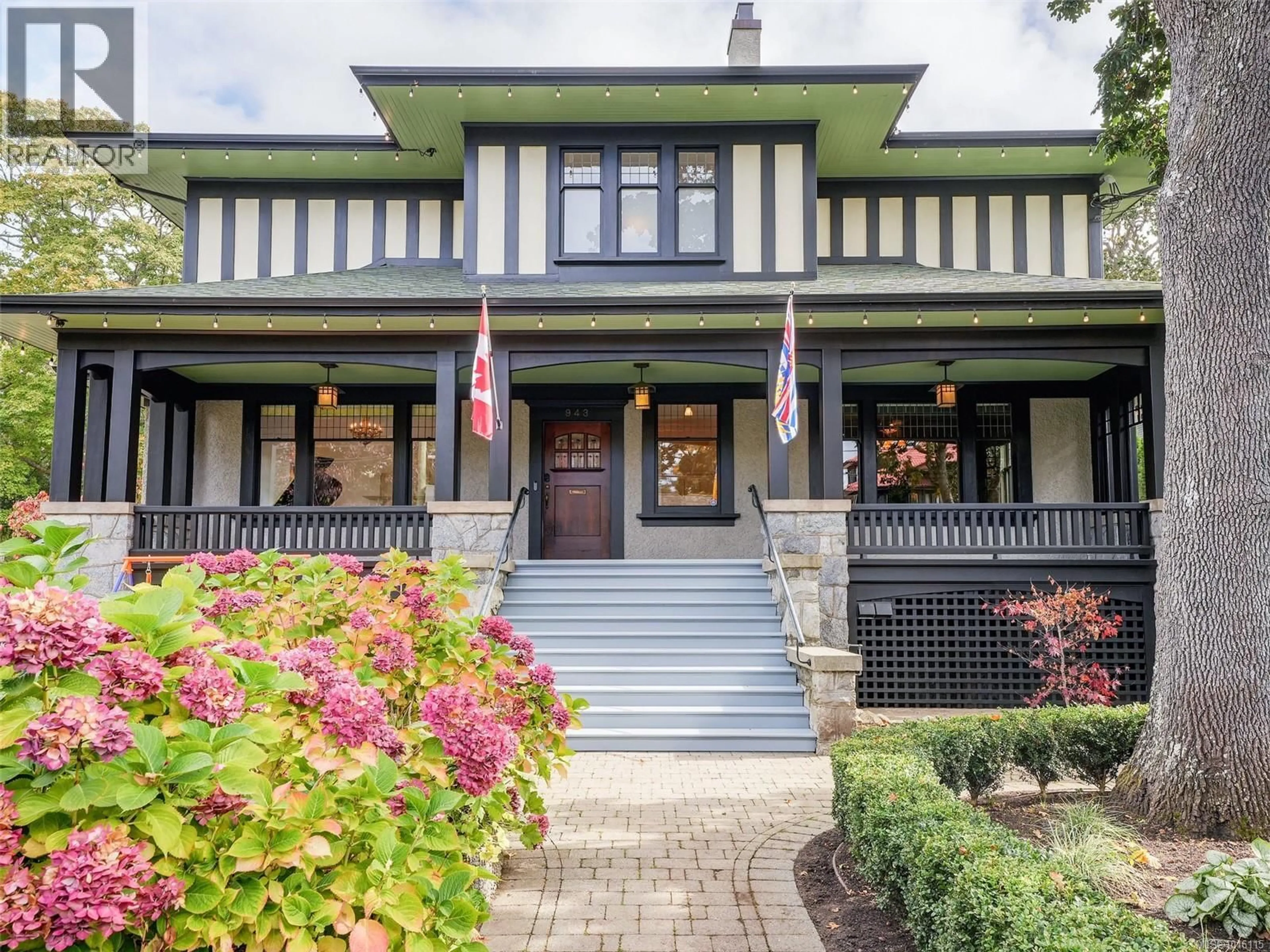 Unknown for 943 ST. CHARLES STREET, Victoria British Columbia V8S3P8