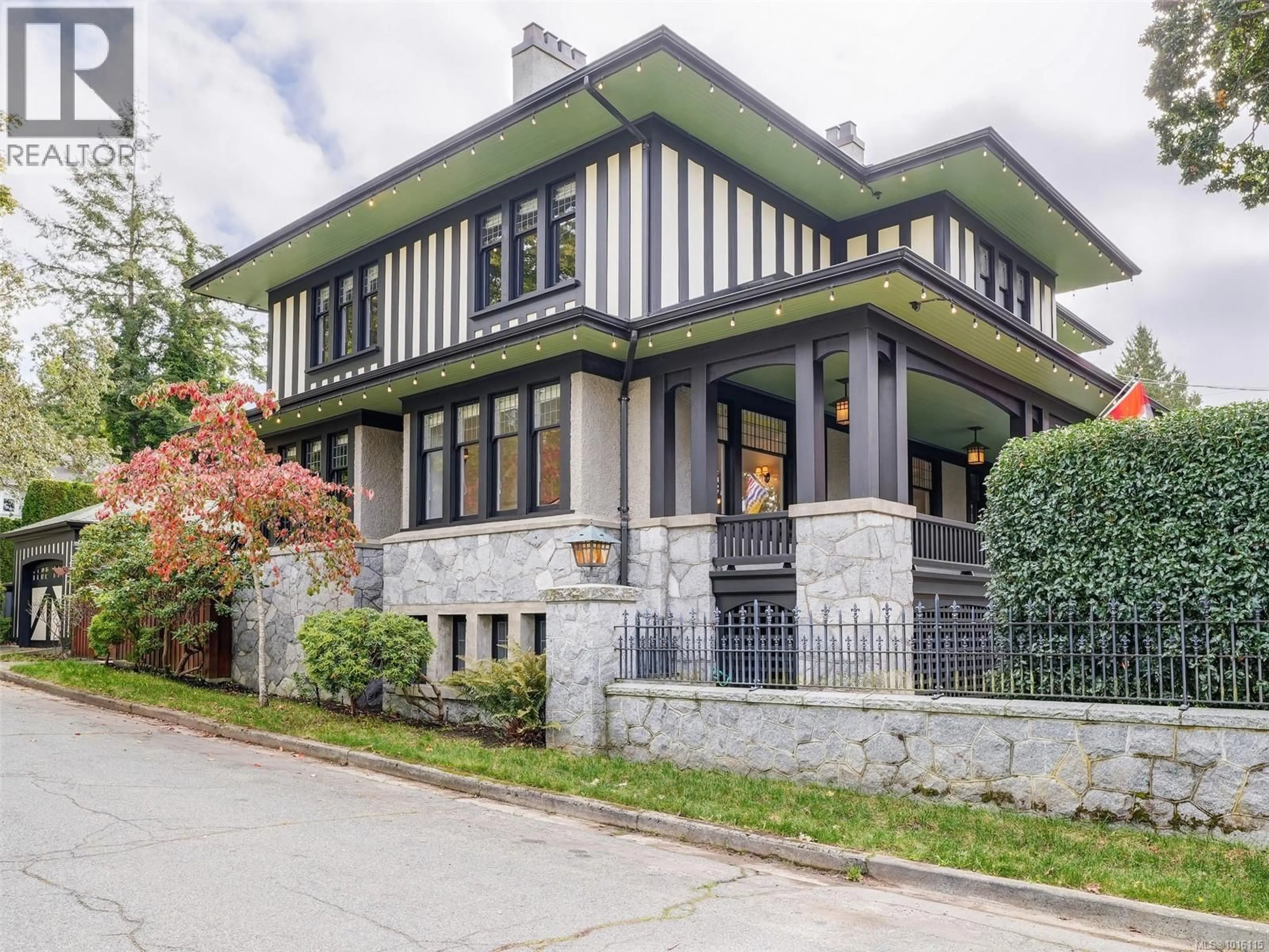 Home with brick exterior material, street for 943 ST. CHARLES STREET, Victoria British Columbia V8S3P8