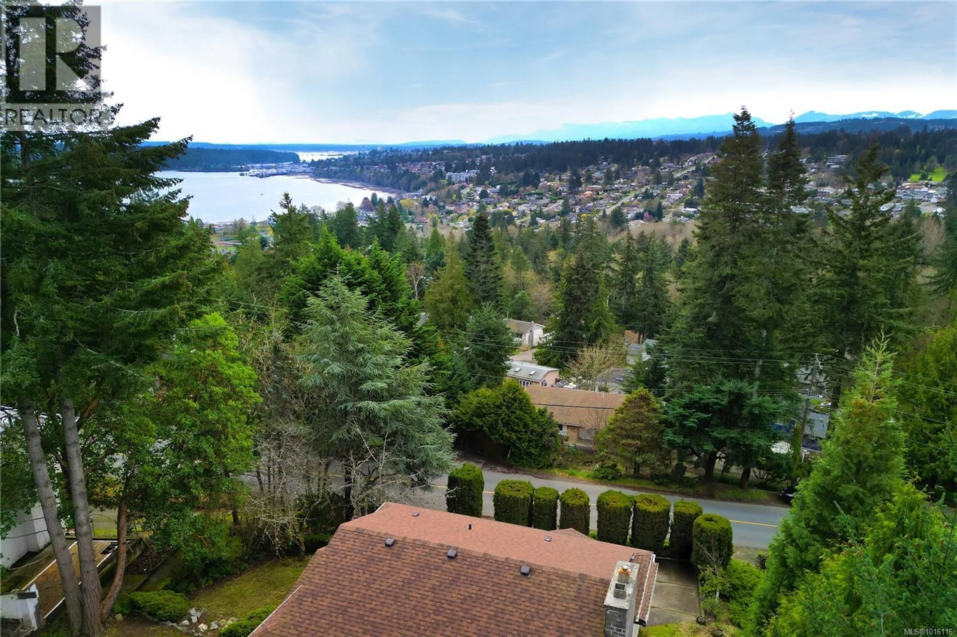 A pic from outside/outdoor area/front of a property/back of a property/a pic from drone, water/lake/river/ocean view for 3270 SMUGGLERS HILL DRIVE, Nanaimo British Columbia V9R1T8