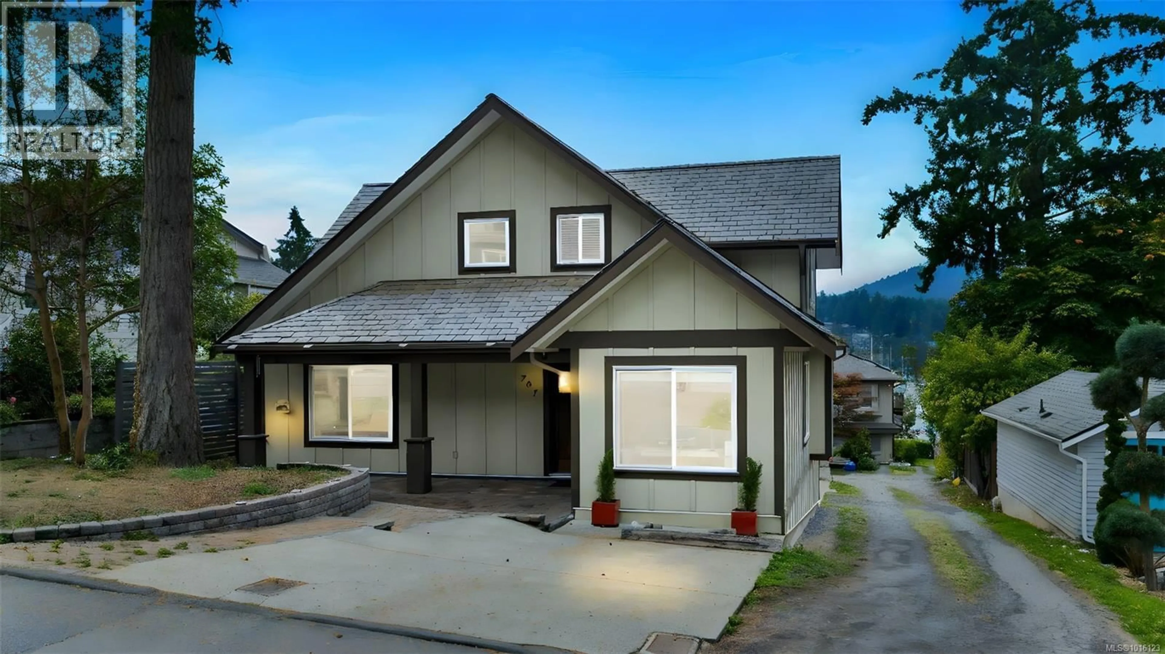 Home with vinyl exterior material, mountain view for 767 HARDING LANE, Central Saanich British Columbia V8M2G2