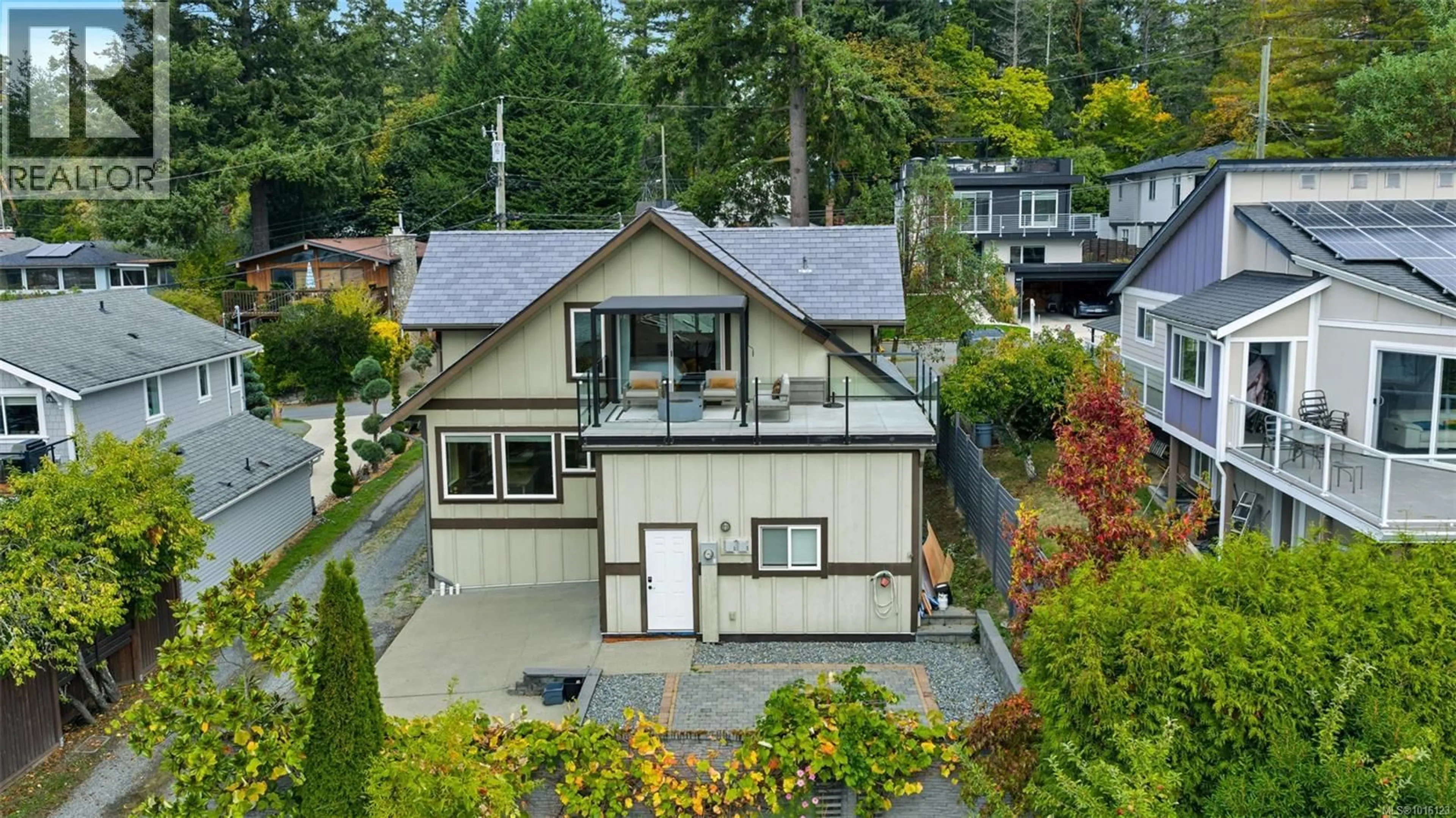 A pic from outside/outdoor area/front of a property/back of a property/a pic from drone, unknown for 767 HARDING LANE, Central Saanich British Columbia V8M2G2