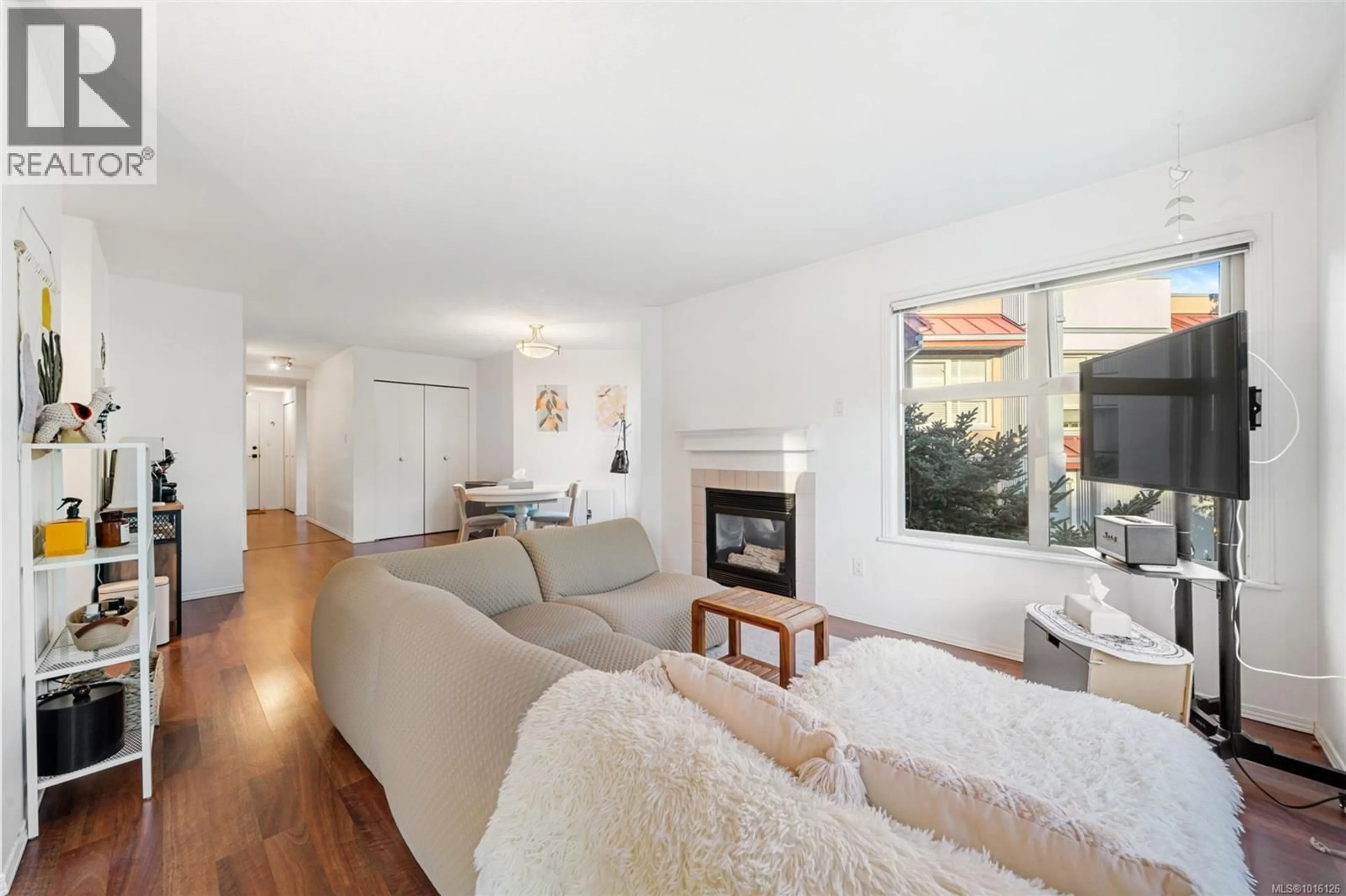 Living room with furniture, unknown for 207 - 930 NORTH PARK STREET, Victoria British Columbia V8T1C6