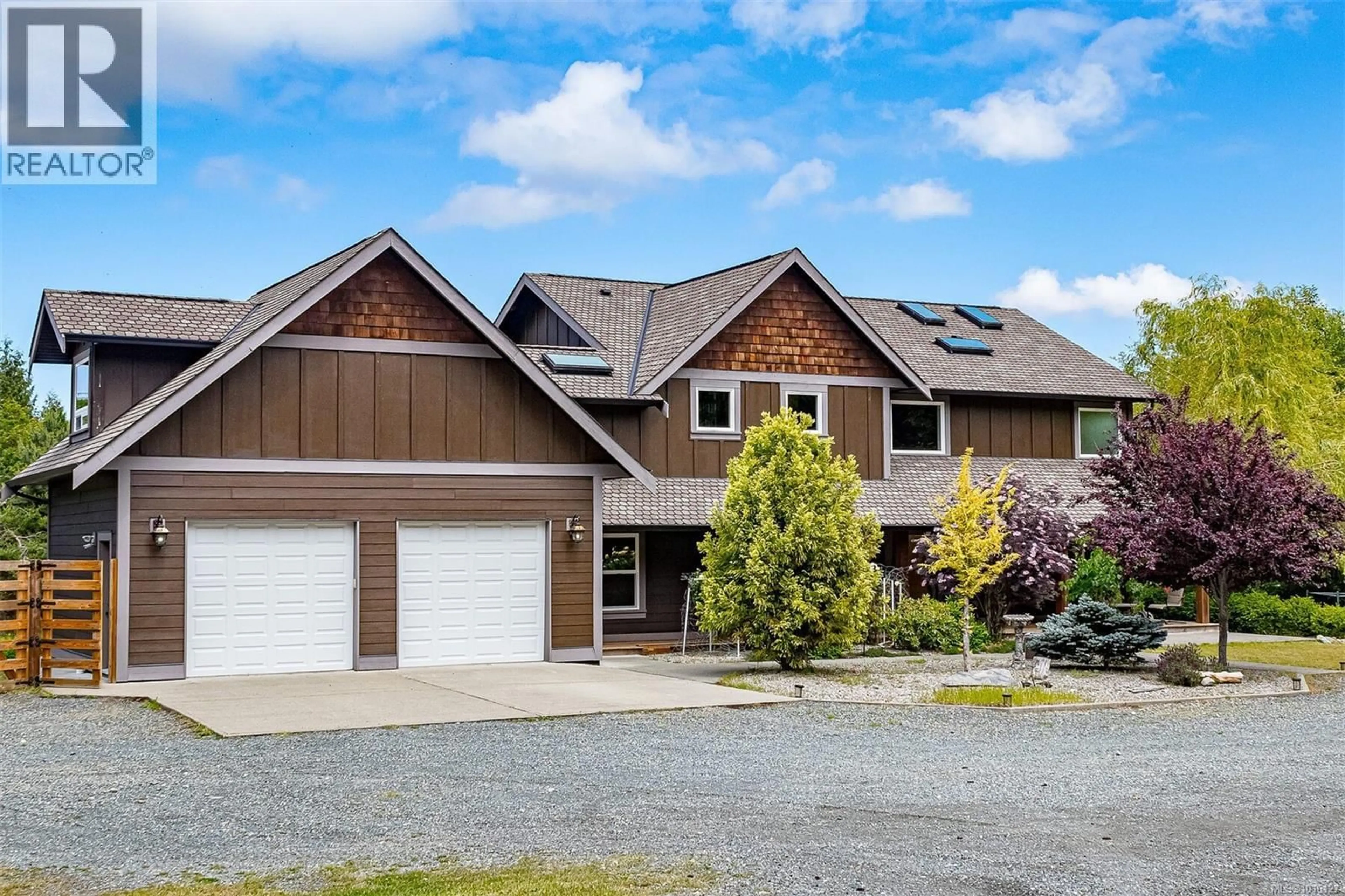 Home with vinyl exterior material, mountain view for 1655 WYATT'S WAY, Qualicum Beach British Columbia V9K2S3