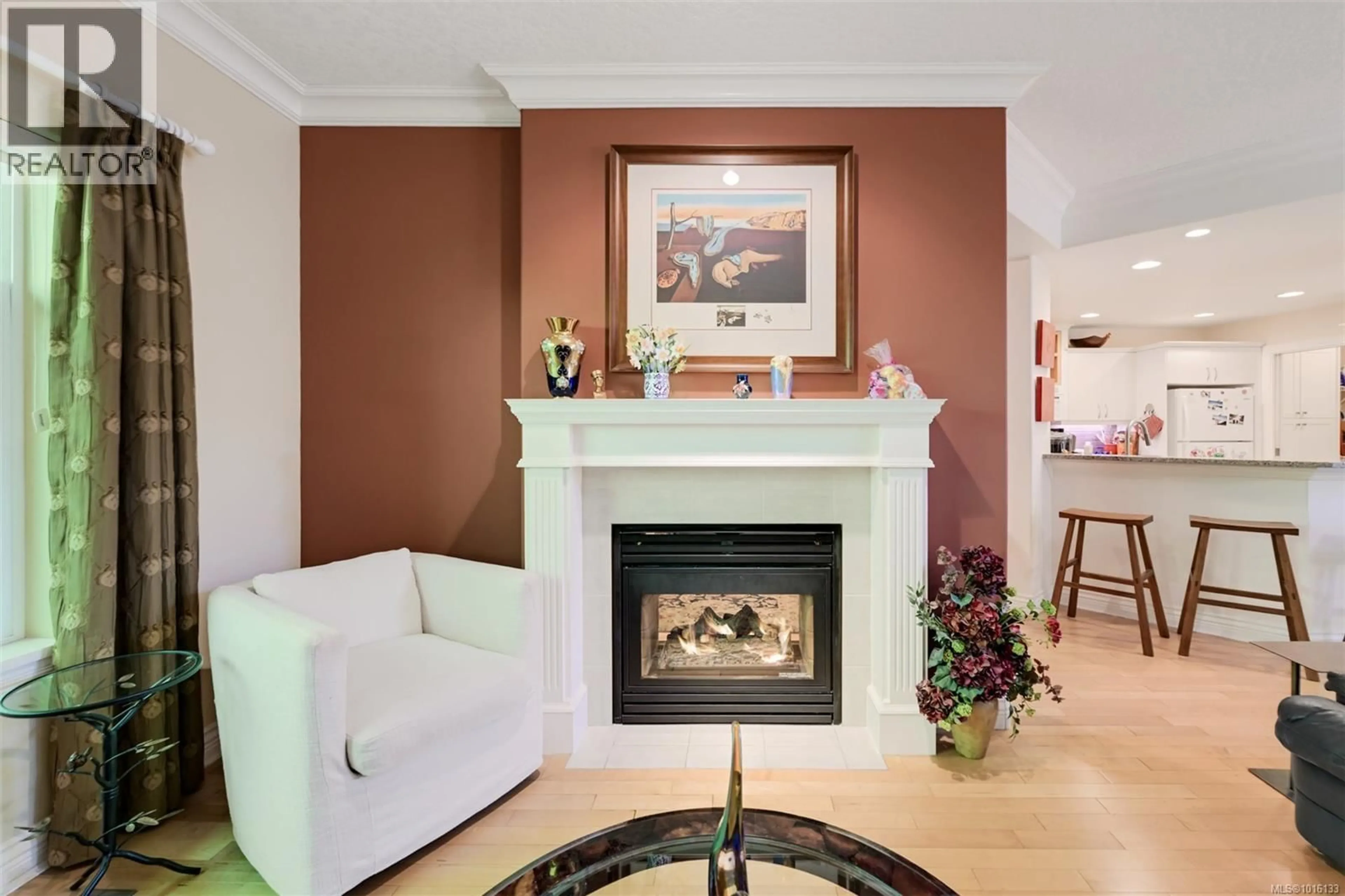 Living room with furniture, unknown for 4 - 4522 GORDON POINT DRIVE, Saanich British Columbia V8N6L4