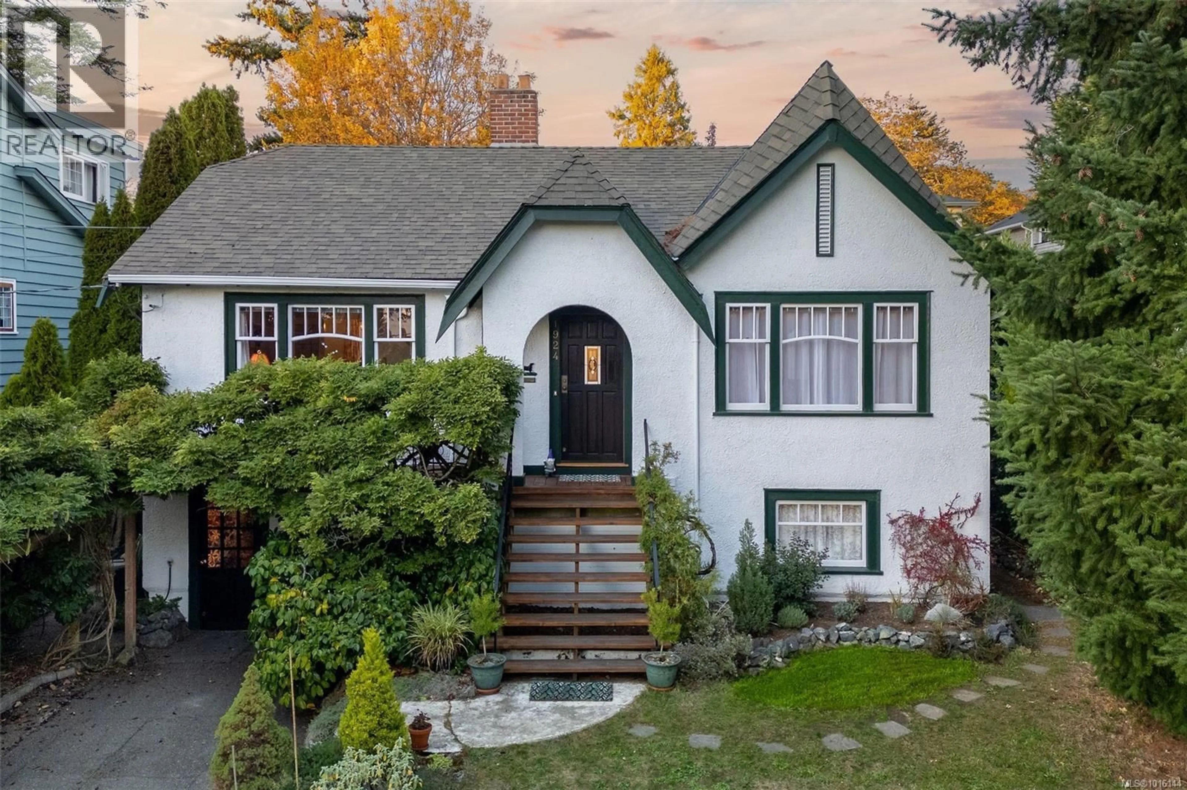 Unknown for 1924 FORRESTER STREET, Saanich British Columbia V8R3H1
