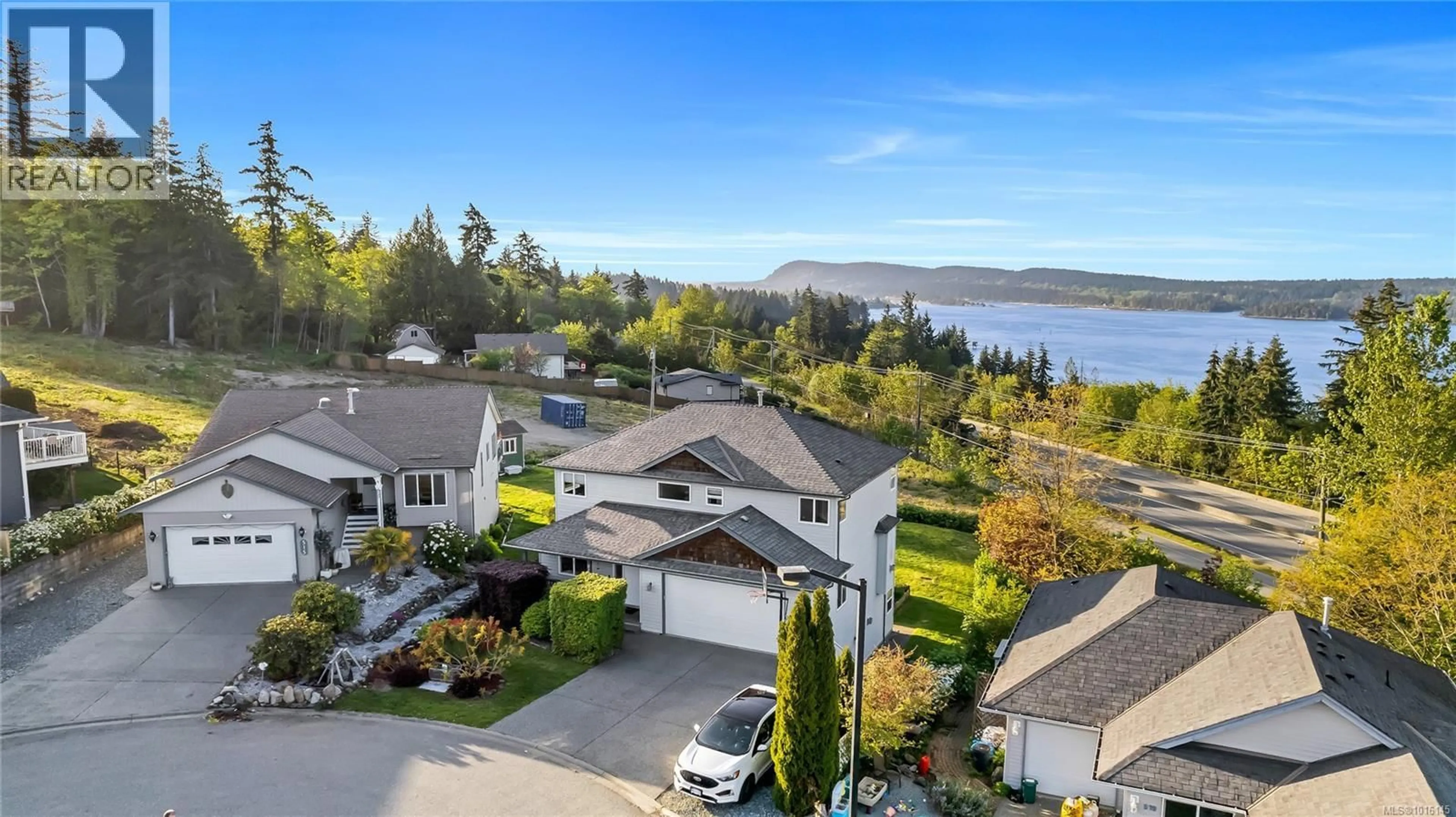 A pic from outside/outdoor area/front of a property/back of a property/a pic from drone, water/lake/river/ocean view for 517 LOUISE ROAD, Ladysmith British Columbia V9G1W7