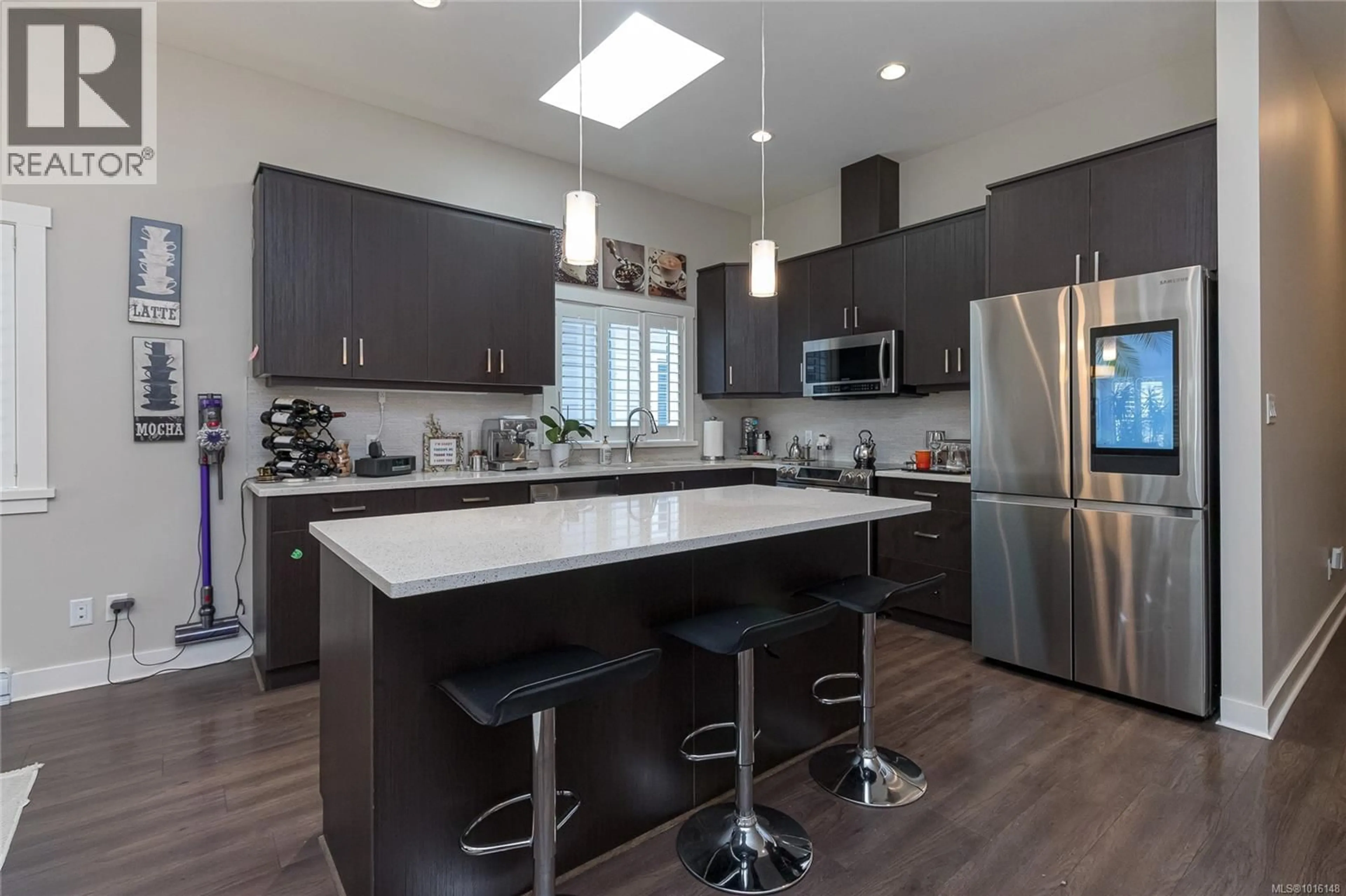 Contemporary kitchen, unknown for 3526 LUXTON ROAD, Langford British Columbia V9C0K6