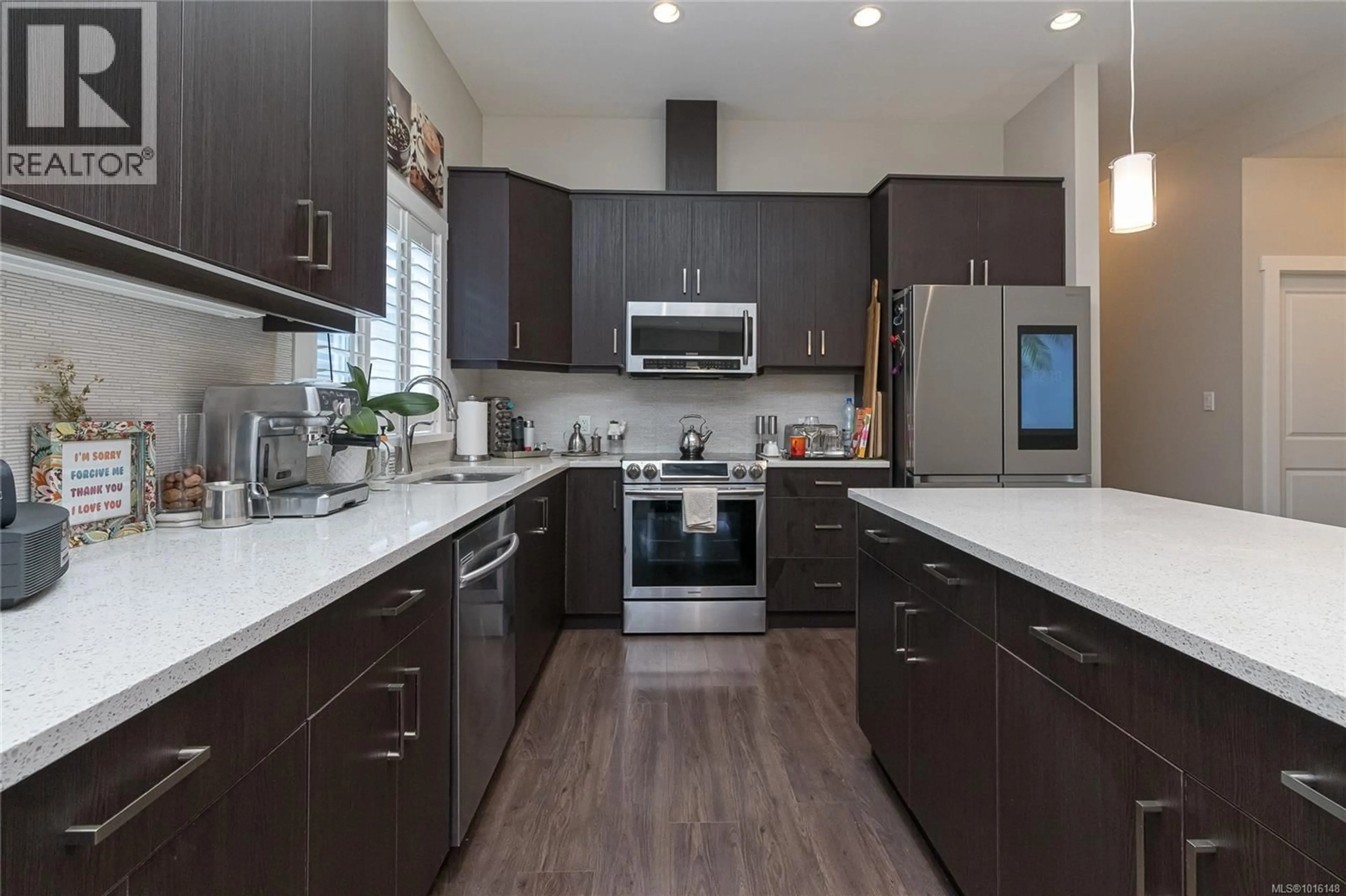 Contemporary kitchen, unknown for 3526 LUXTON ROAD, Langford British Columbia V9C0K6