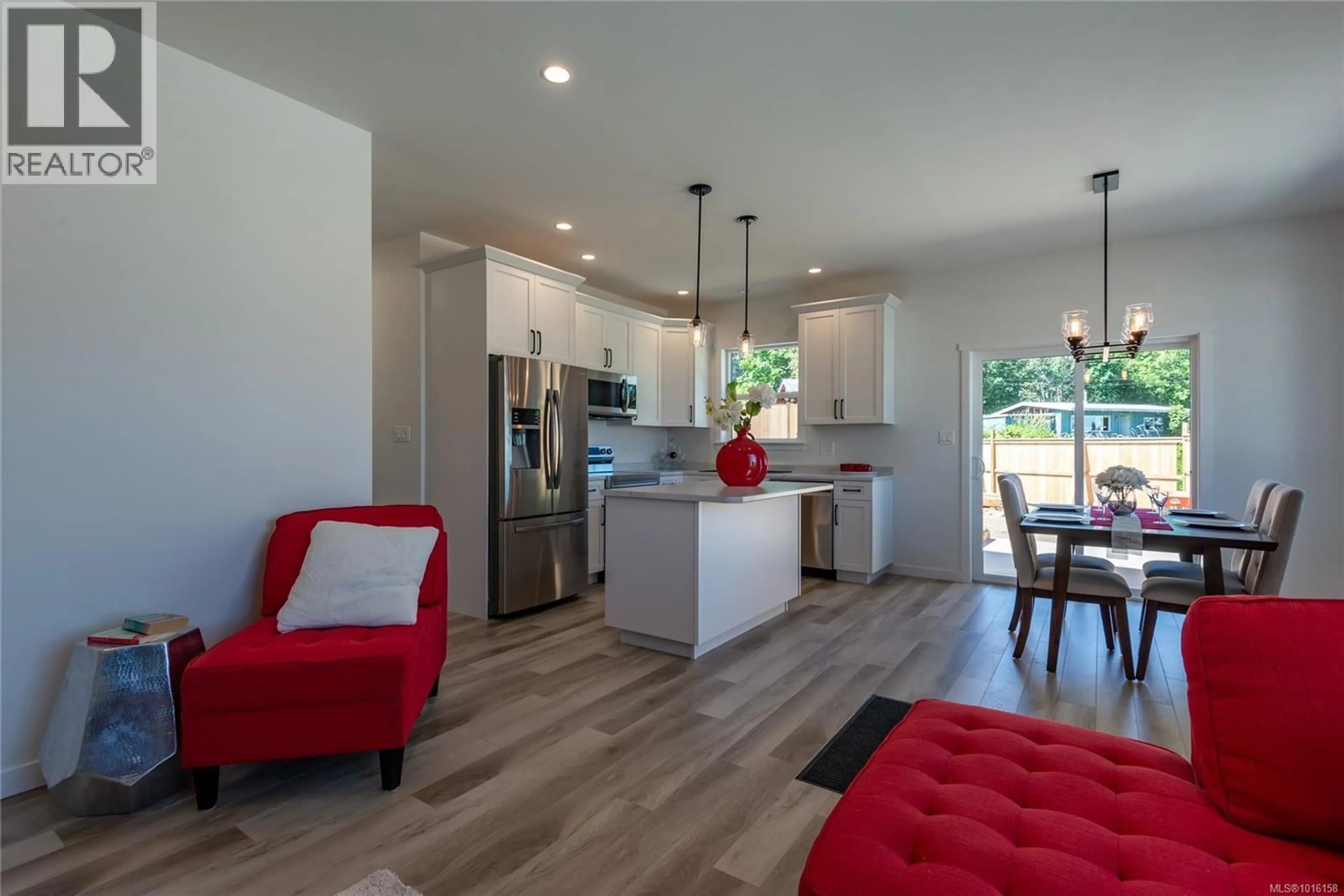 Open concept kitchen, wood/laminate floor for B - 1025 9TH AVENUE, Campbell River British Columbia V9W4C3