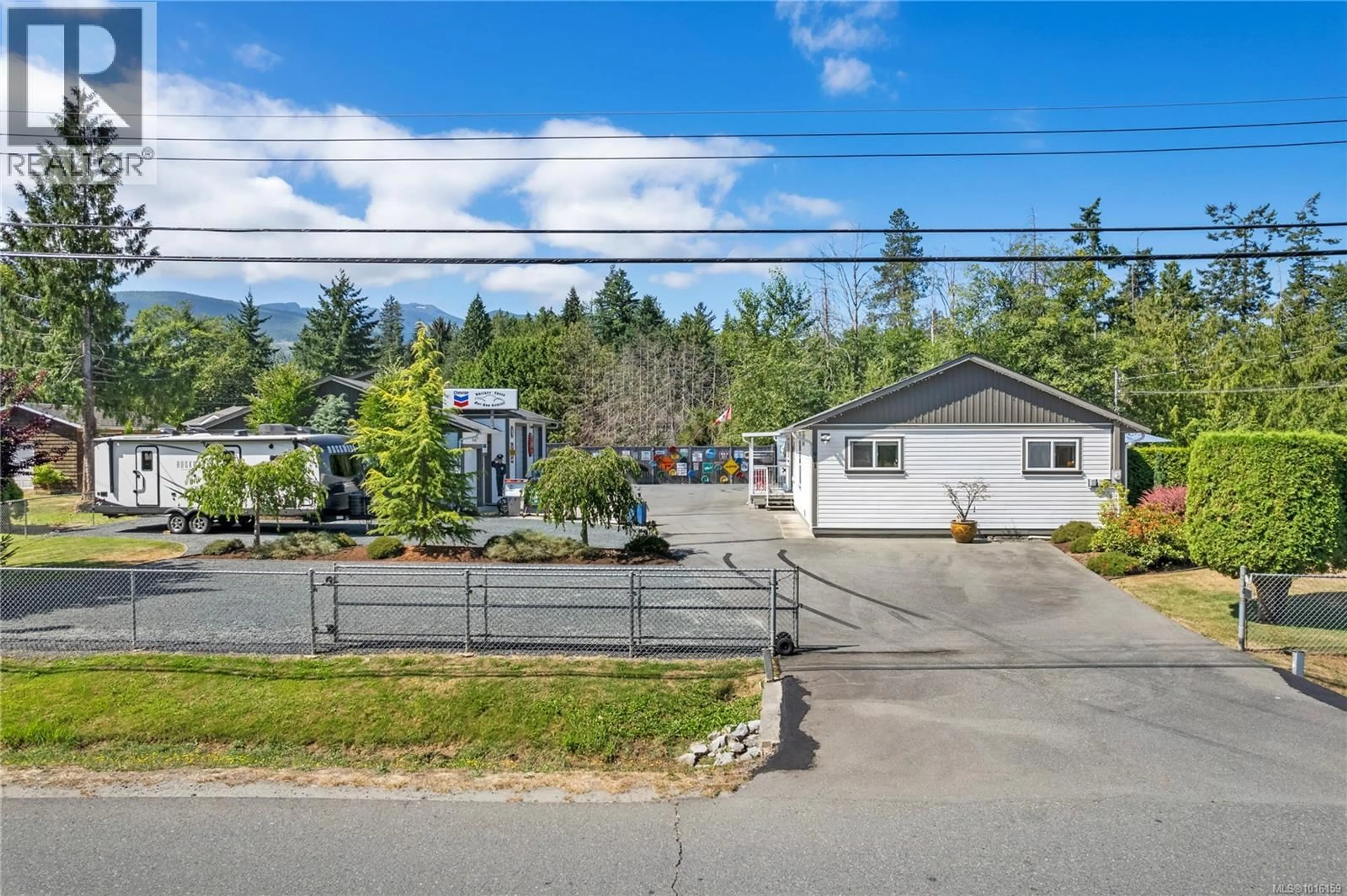 A pic from outside/outdoor area/front of a property/back of a property/a pic from drone, street for 911 POPLAR WAY, Hilliers British Columbia V9K1V8