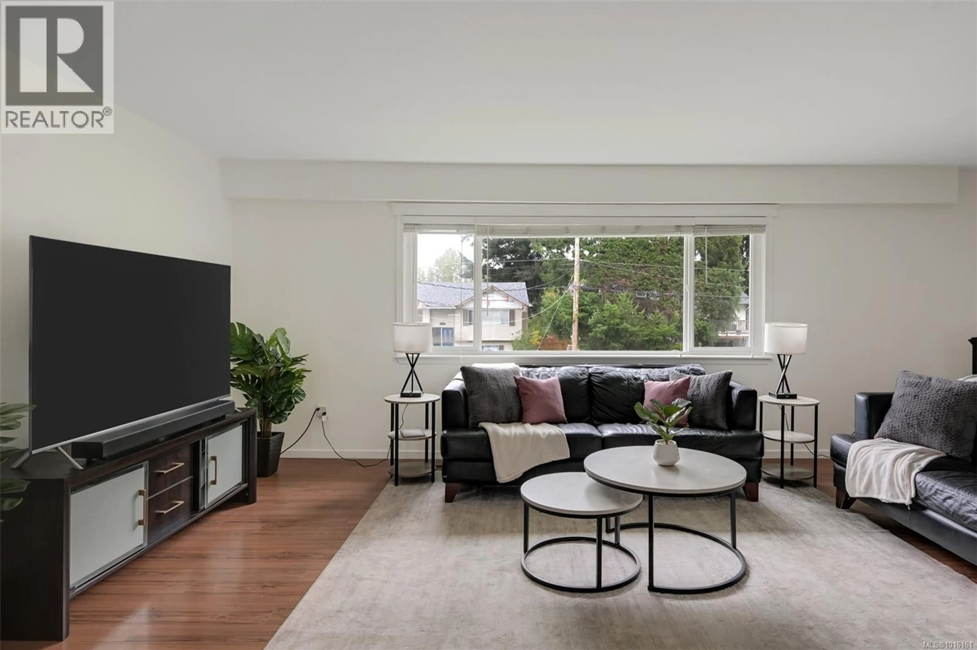 Living room with furniture, unknown for 2874 PICKFORD ROAD, Colwood British Columbia V9B4N2