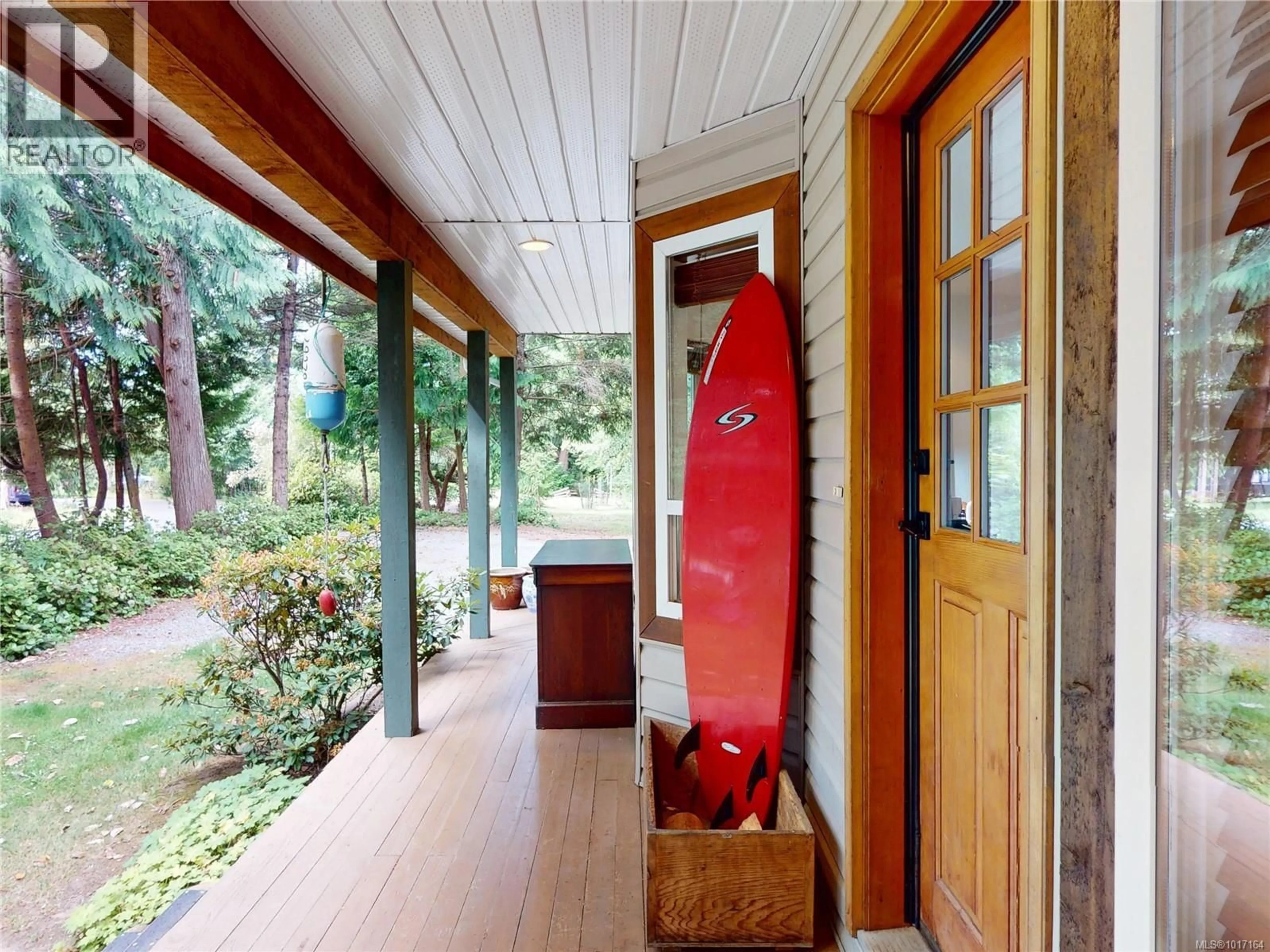 Indoor entryway for 2126 WINFIELD DRIVE, Sooke British Columbia V9Z0N1
