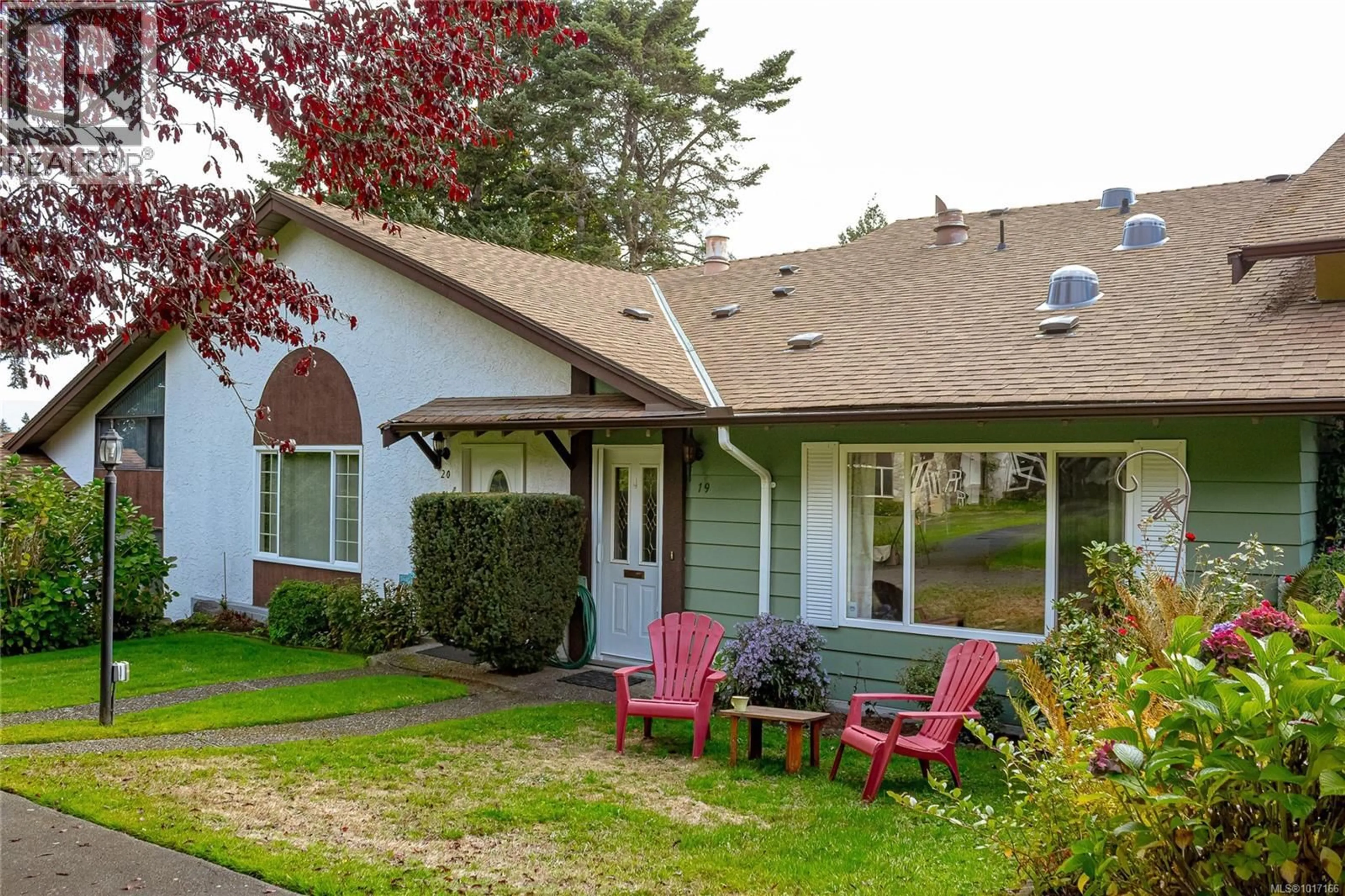 Home with vinyl exterior material, street for 19 - 278 ISLAND HIGHWAY, View Royal British Columbia V9B1G5