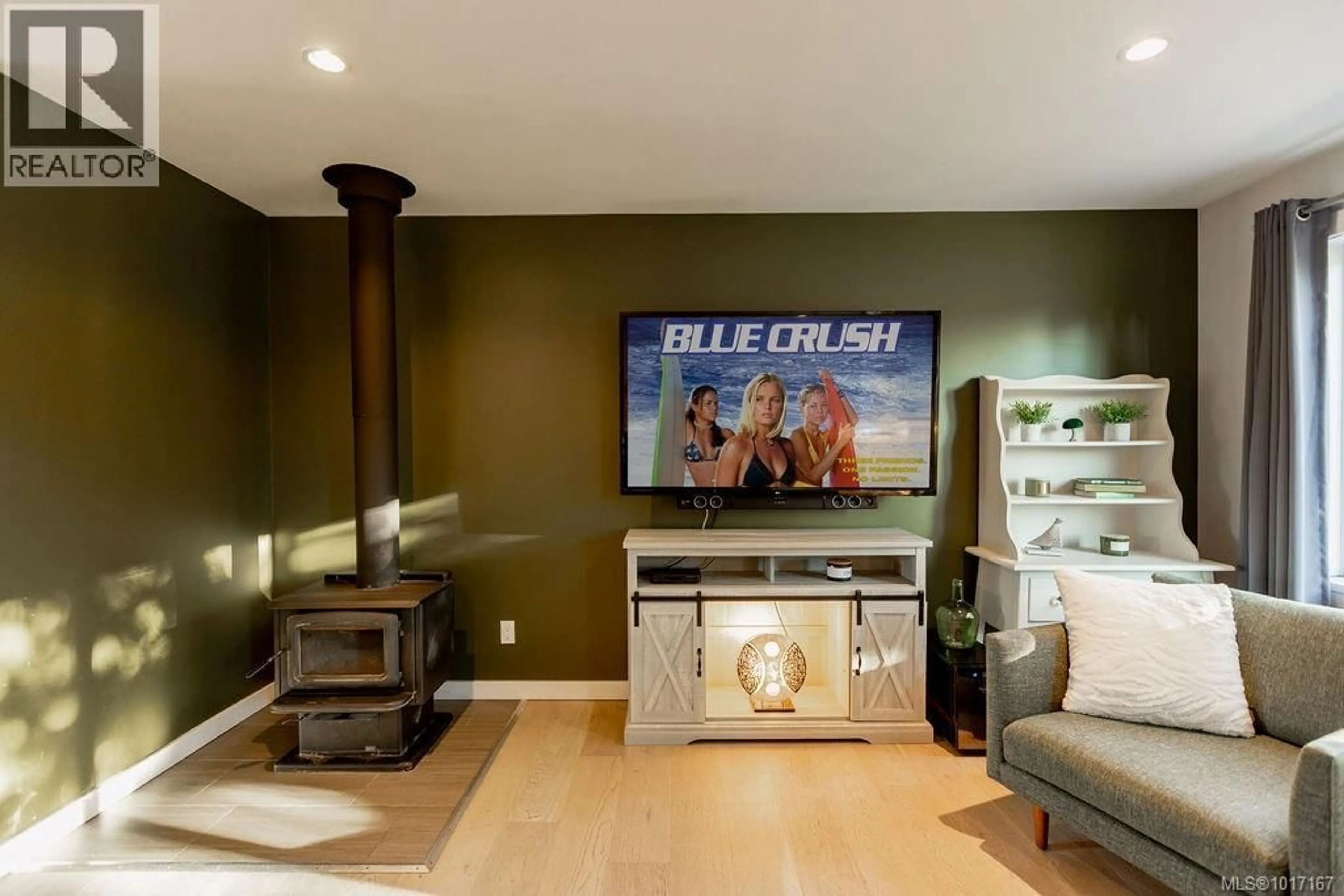 Home theater for 1301 PINE ROAD, Ucluelet British Columbia V0R3A0