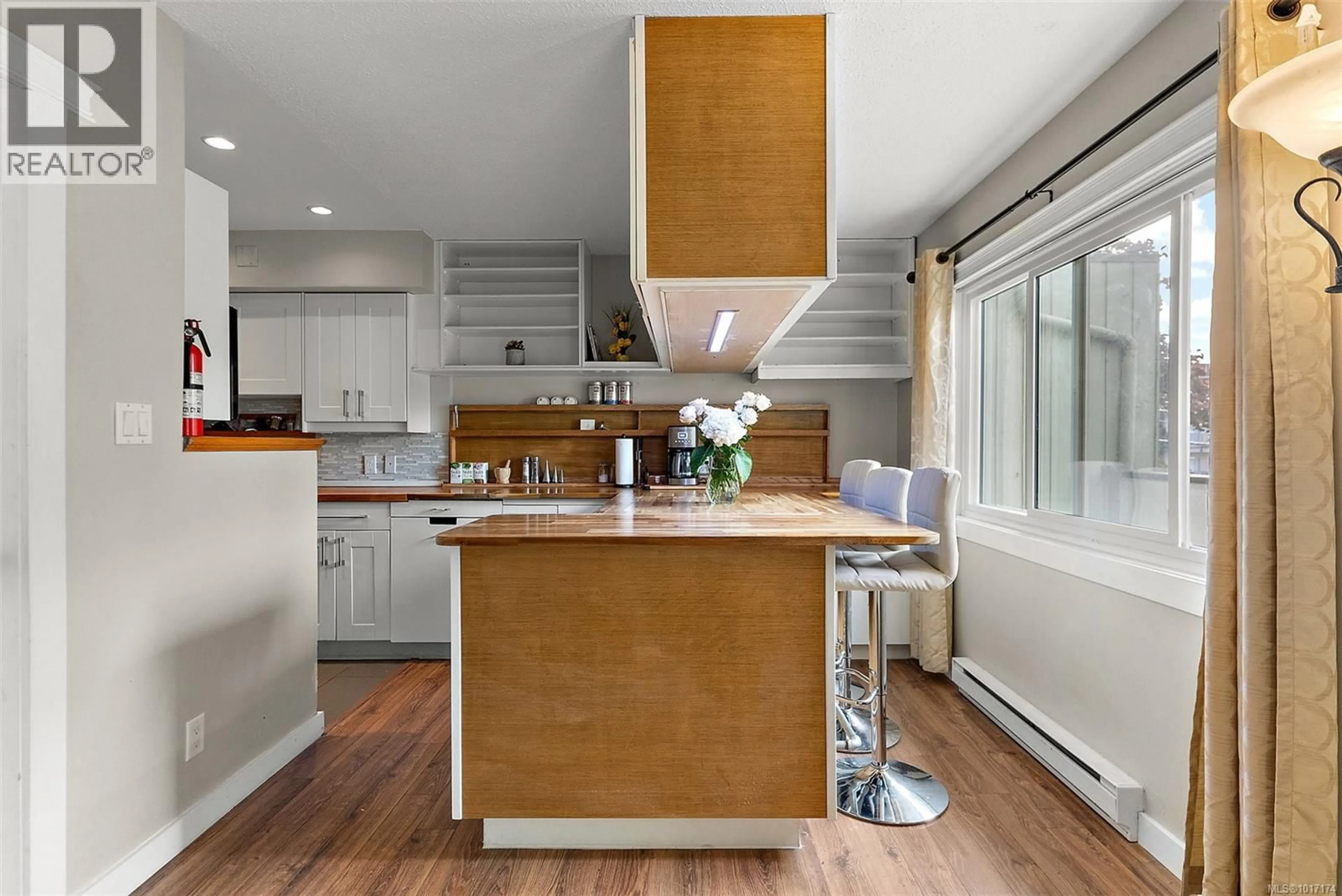 Contemporary kitchen, unknown for 43 - 477 LAMPSON STREET, Esquimalt British Columbia V9A5Z4