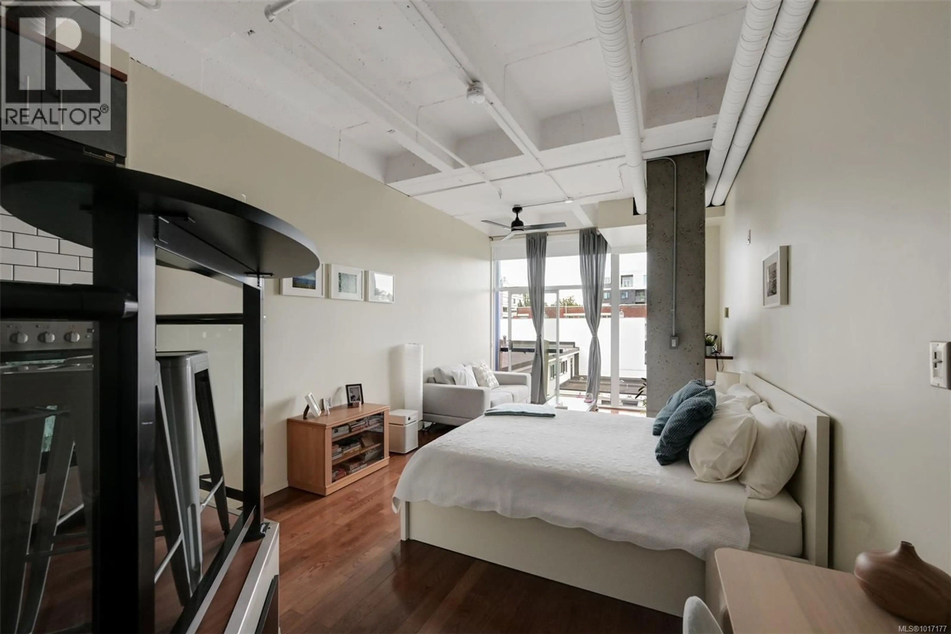 A pic of a room for 305 - 1061 FORT STREET, Victoria British Columbia V8V5A1