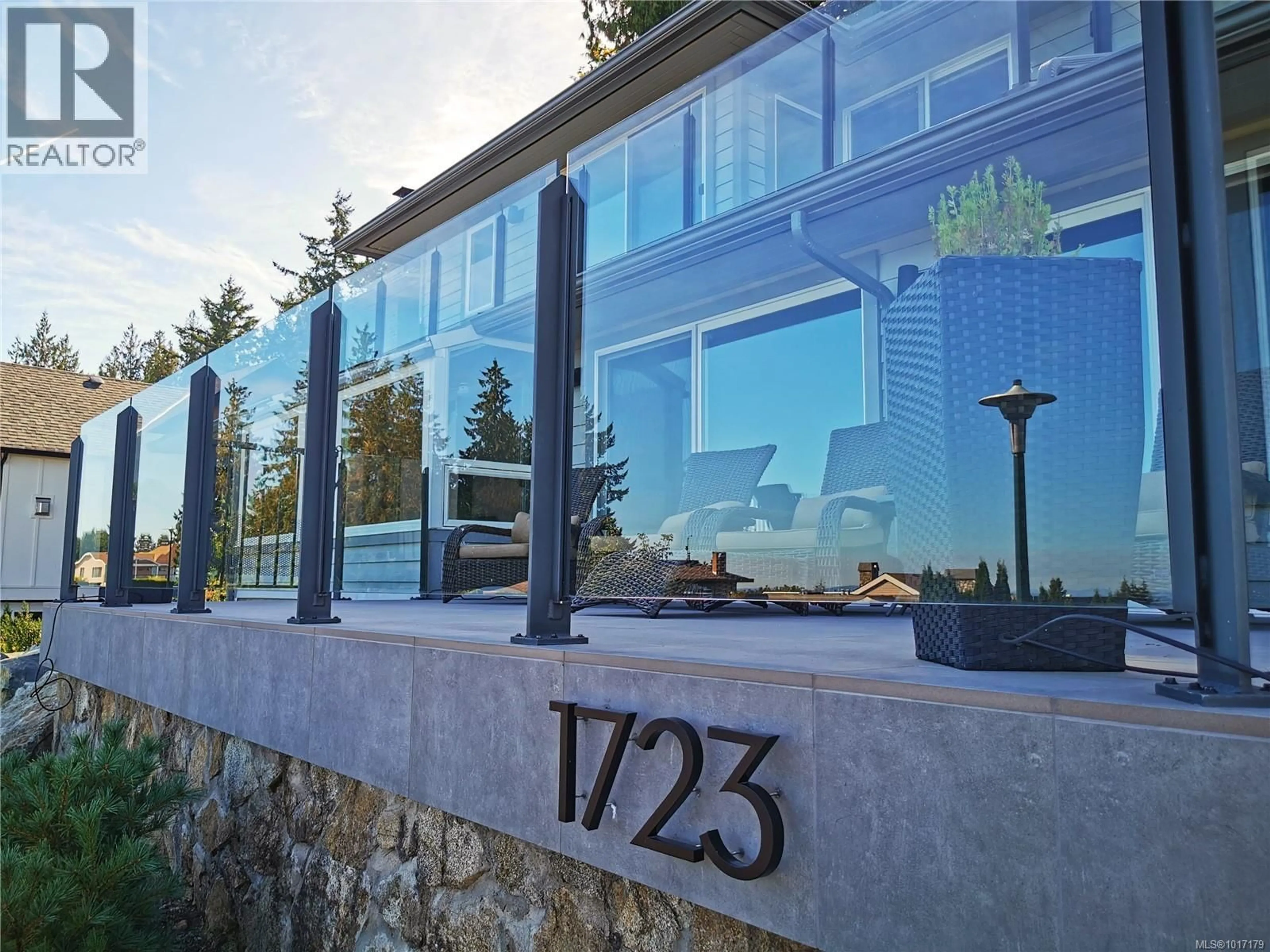 Home with vinyl exterior material, unknown for 1723 MAYNEVIEW TERRACE, North Saanich British Columbia V8L4L5