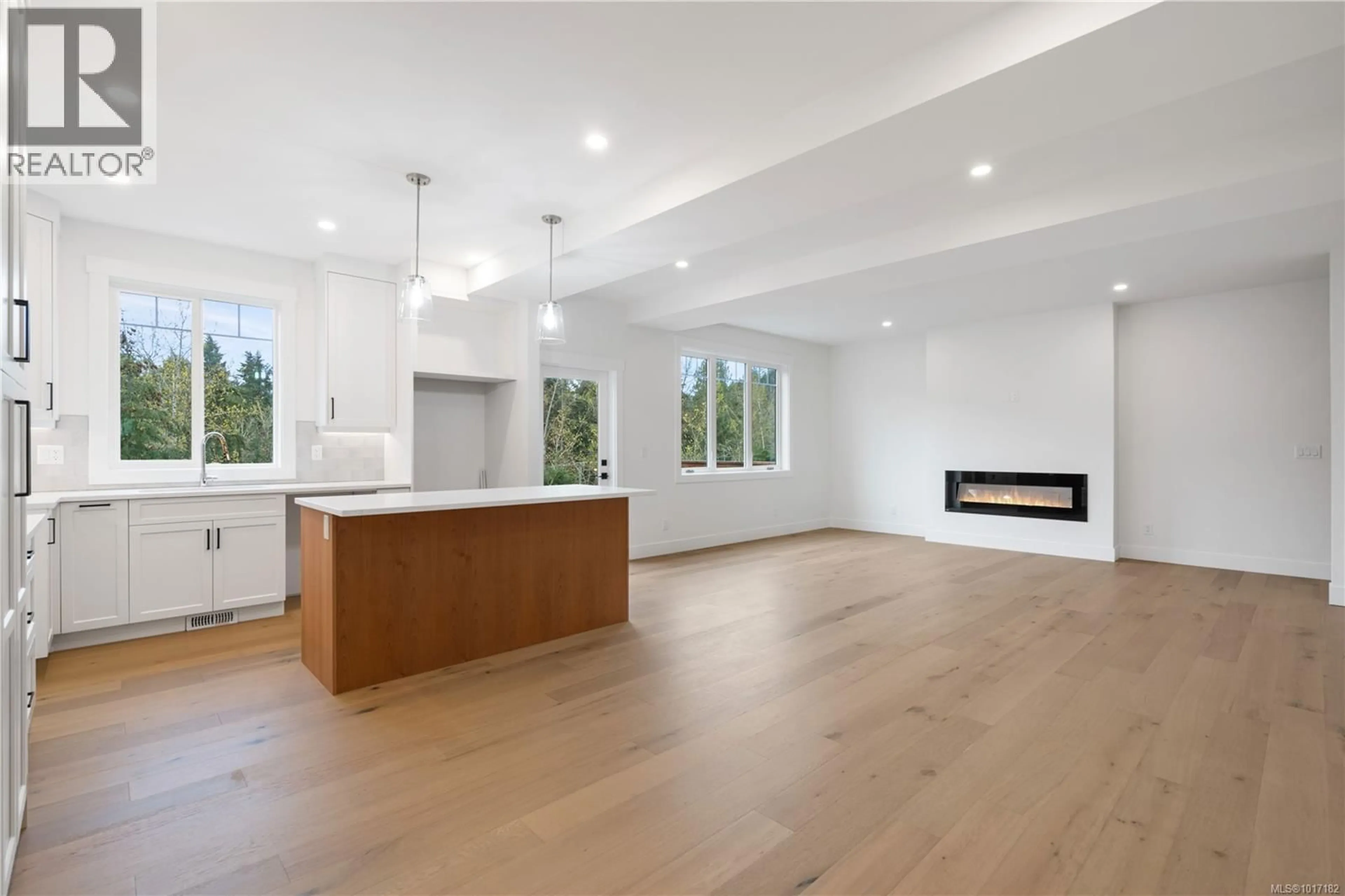 Open concept kitchen, wood/laminate floor for 1037 ROZZANO PLACE, Ladysmith British Columbia V9G1P8