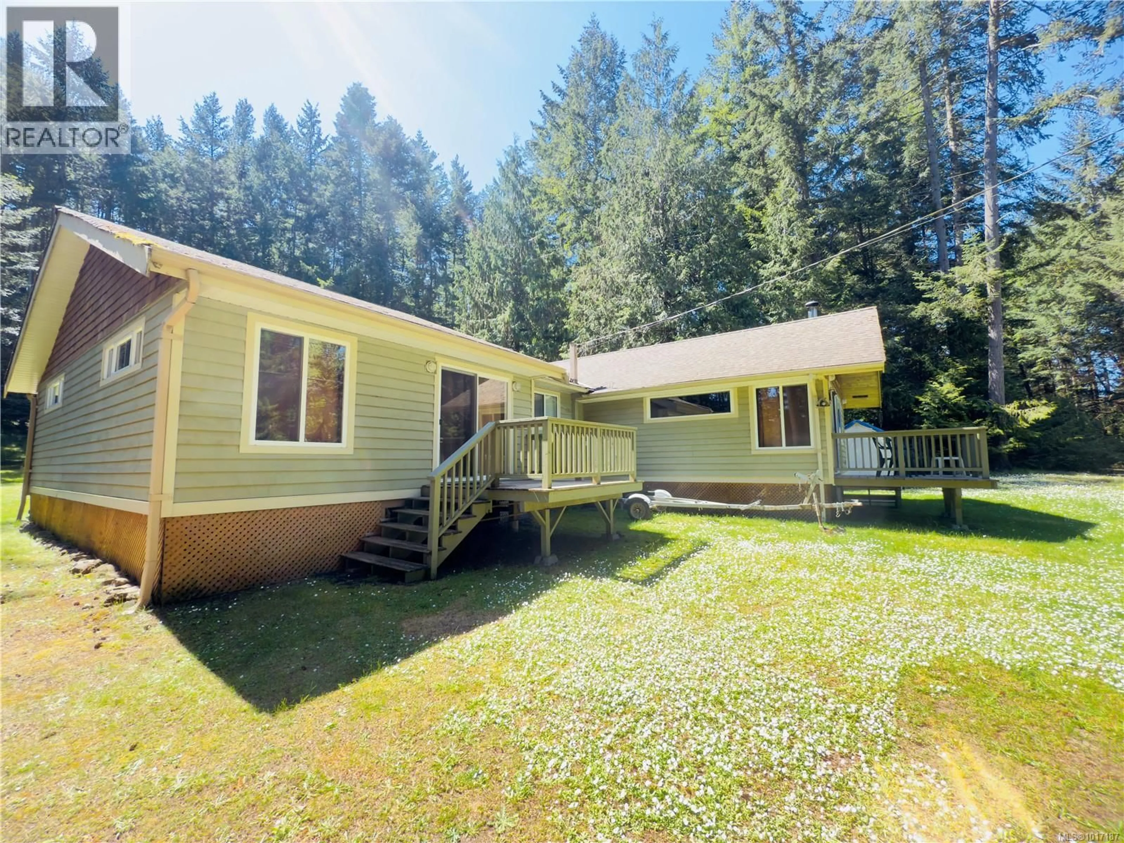 A pic from outside/outdoor area/front of a property/back of a property/a pic from drone, unknown for 667 WEATHERS WAY, Mudge Island British Columbia V0R1X6