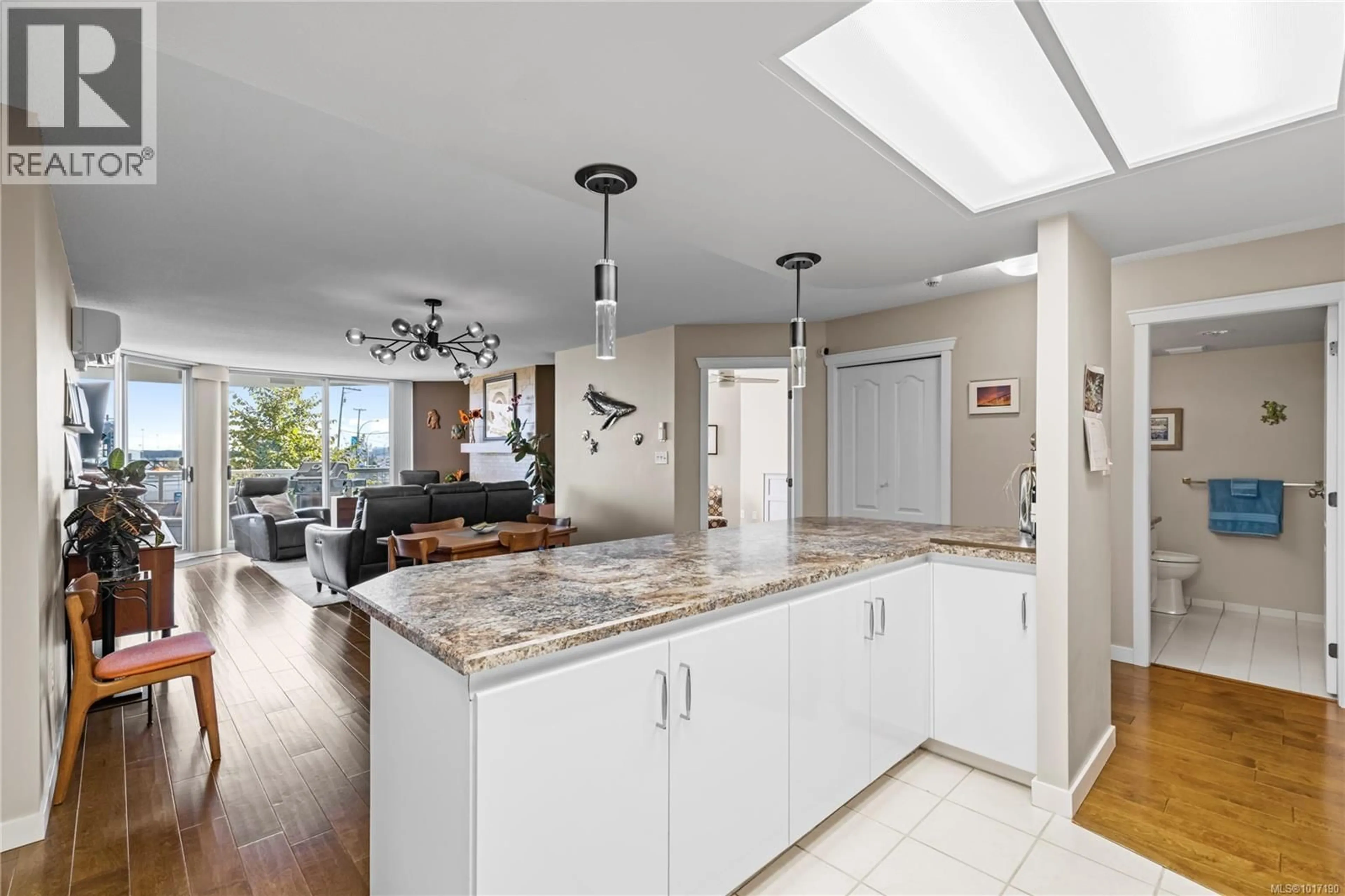 Open concept kitchen, ceramic/tile floor for 206 - 158 PROMENADE DRIVE, Nanaimo British Columbia V9R6M7