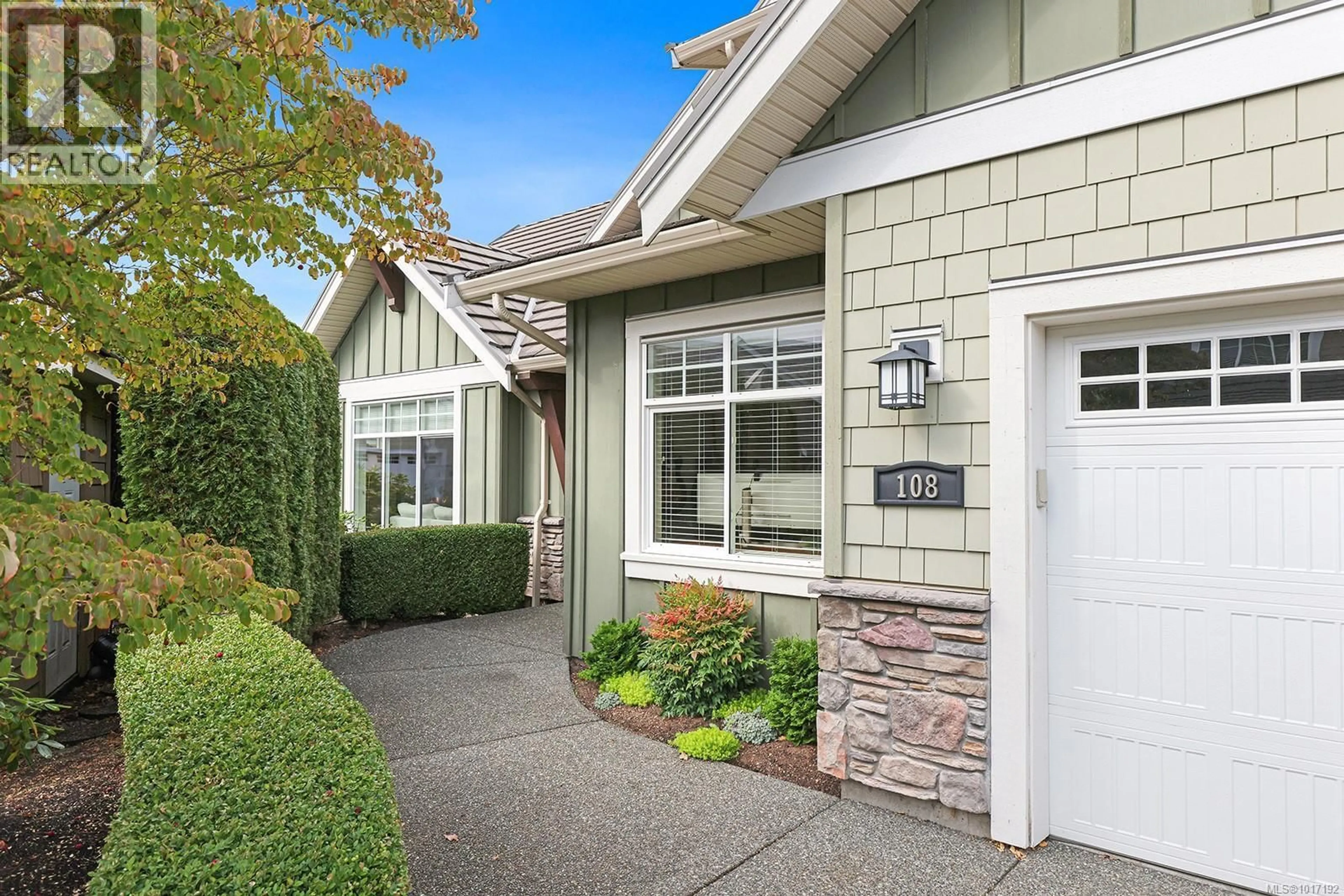 Home with vinyl exterior material, street for 108 - 1055 CROWN ISLE DRIVE, Courtenay British Columbia V9N0A5