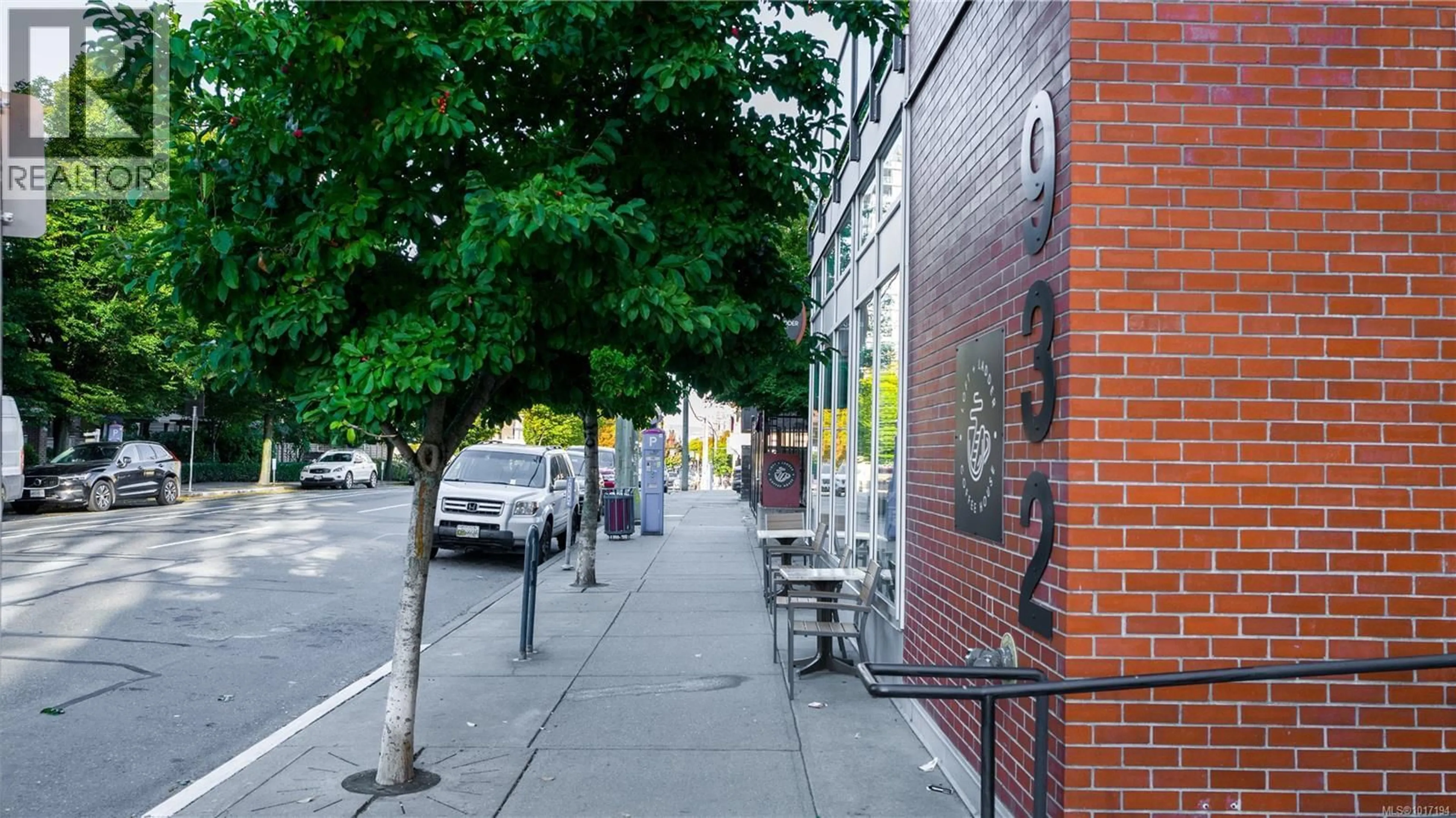 Patio, street for 203 - 932 JOHNSON STREET, Victoria British Columbia V8V3N4