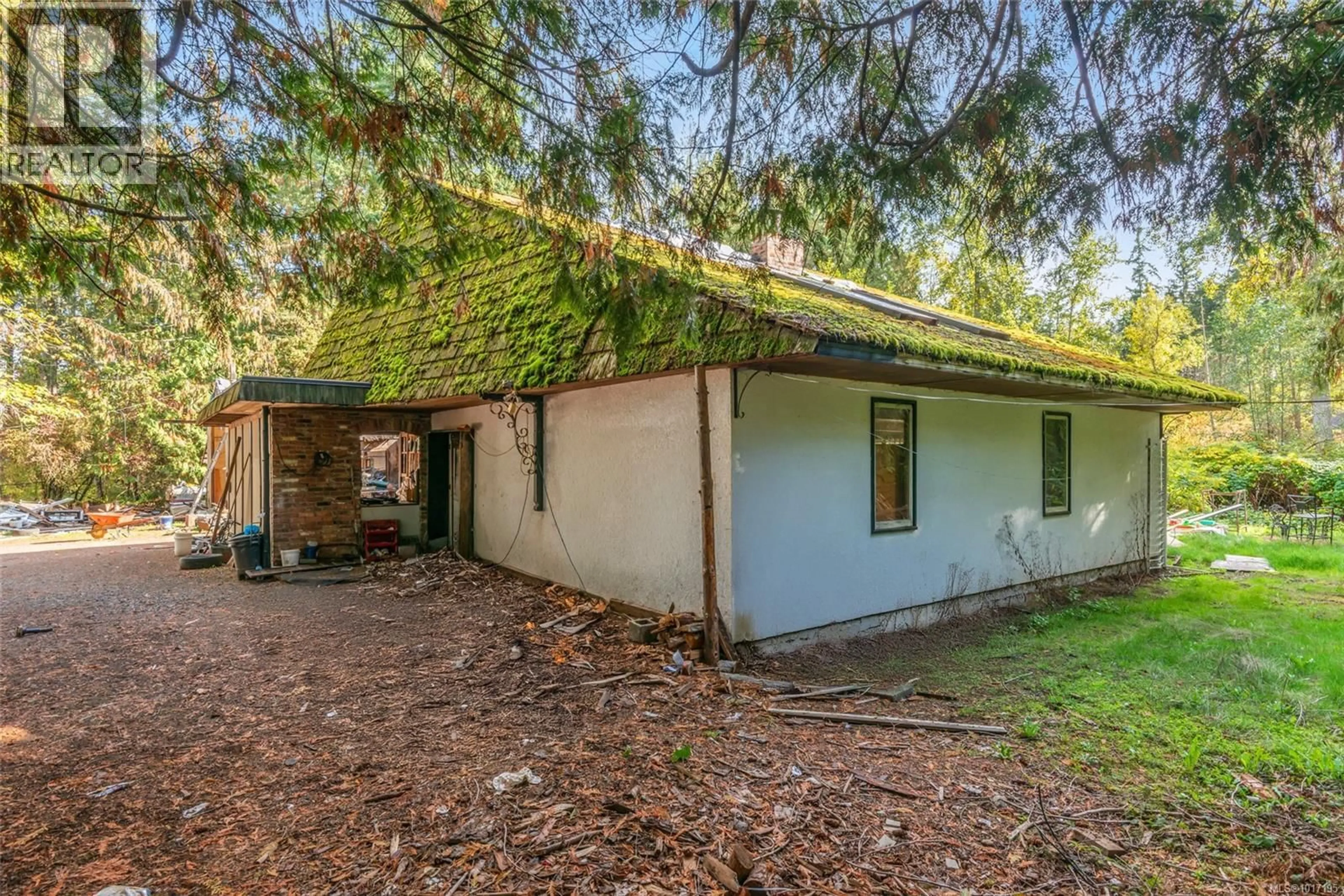 A pic from outside/outdoor area/front of a property/back of a property/a pic from drone, unknown for 400 MANSE ROAD, Parksville British Columbia V9Y2B2