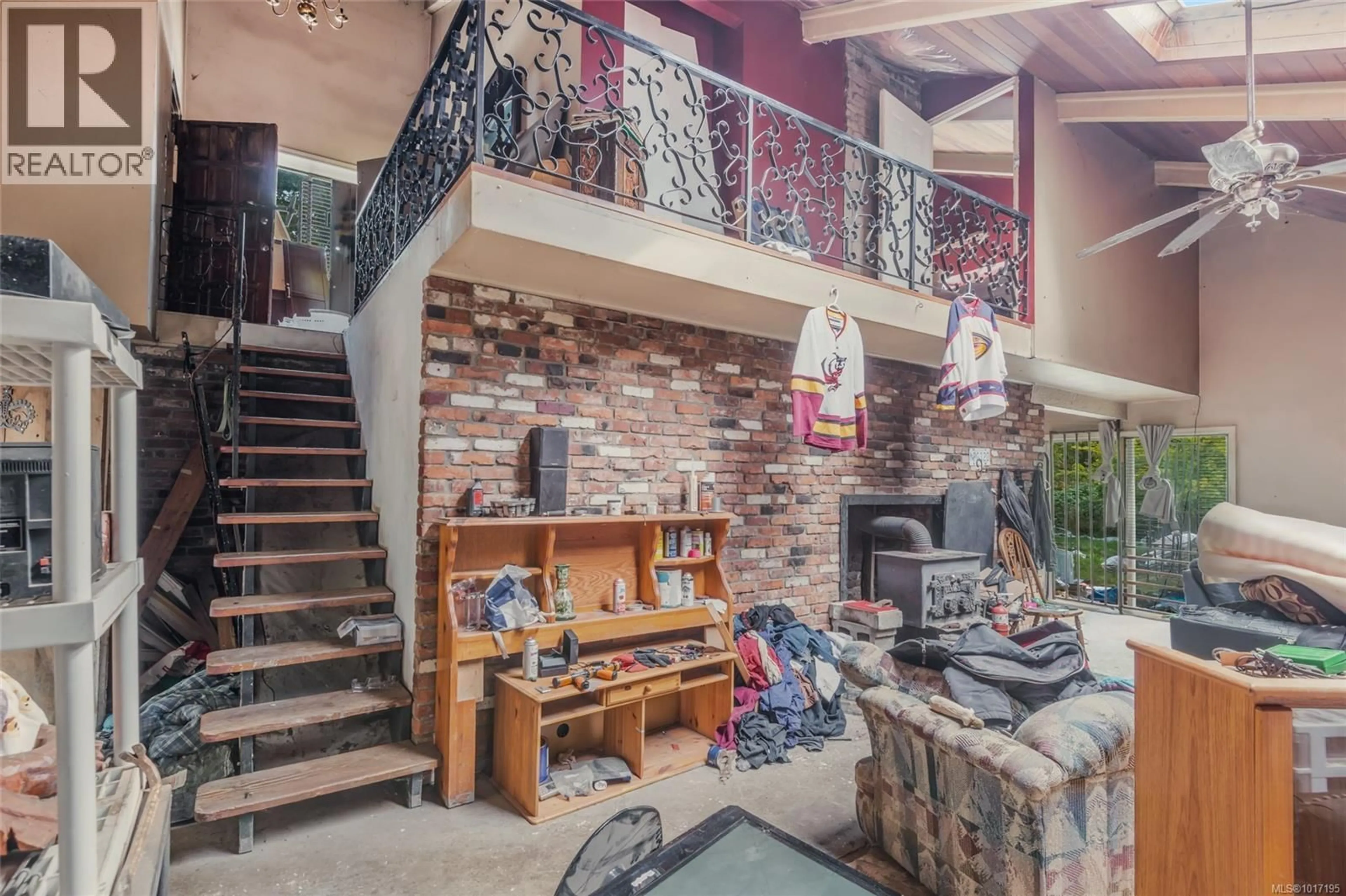 Indoor foyer for 400 MANSE ROAD, Parksville British Columbia V9Y2B2