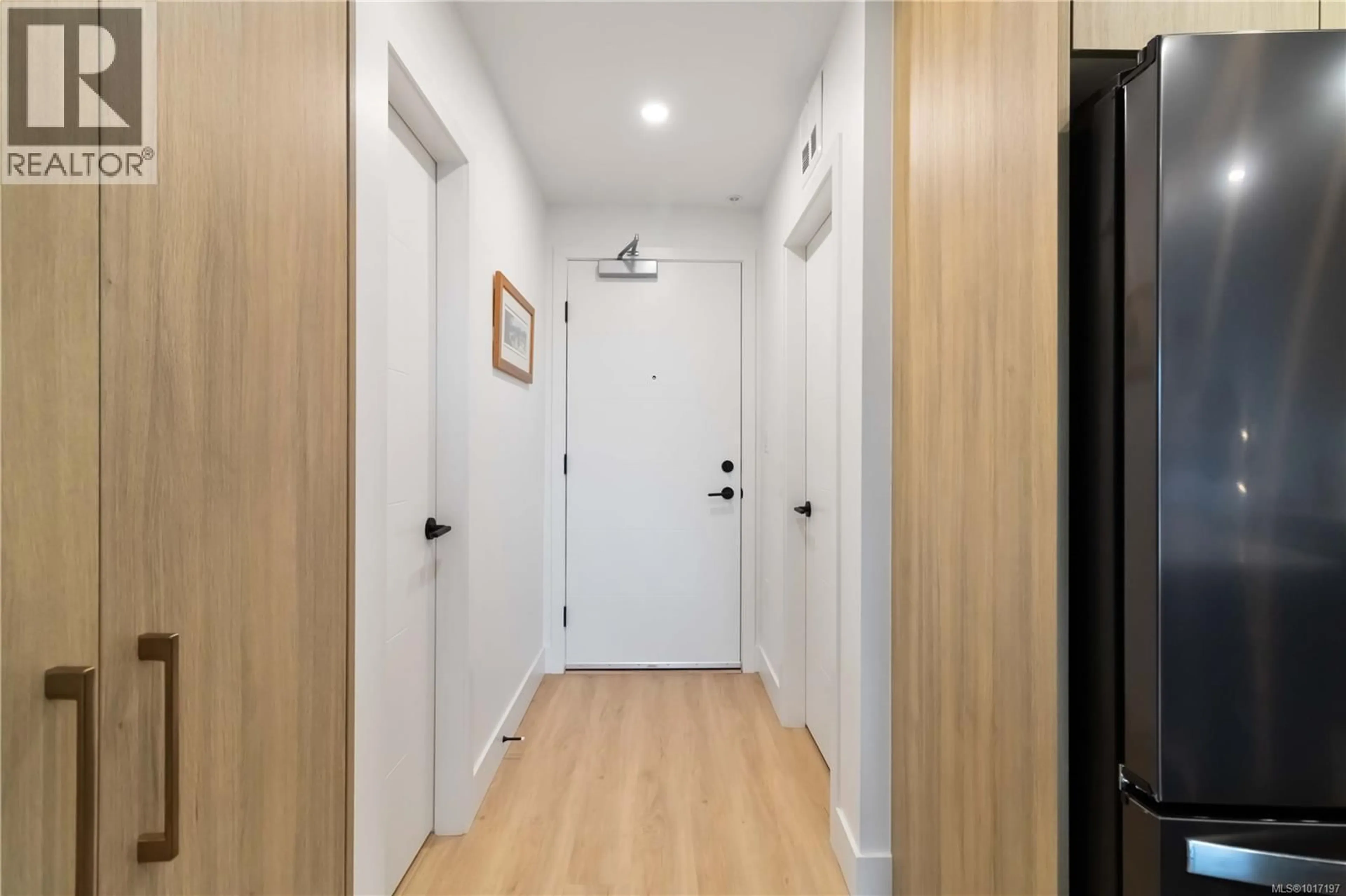 Indoor entryway for 433 - 920 REUNION AVENUE, Langford British Columbia V9B3Y7