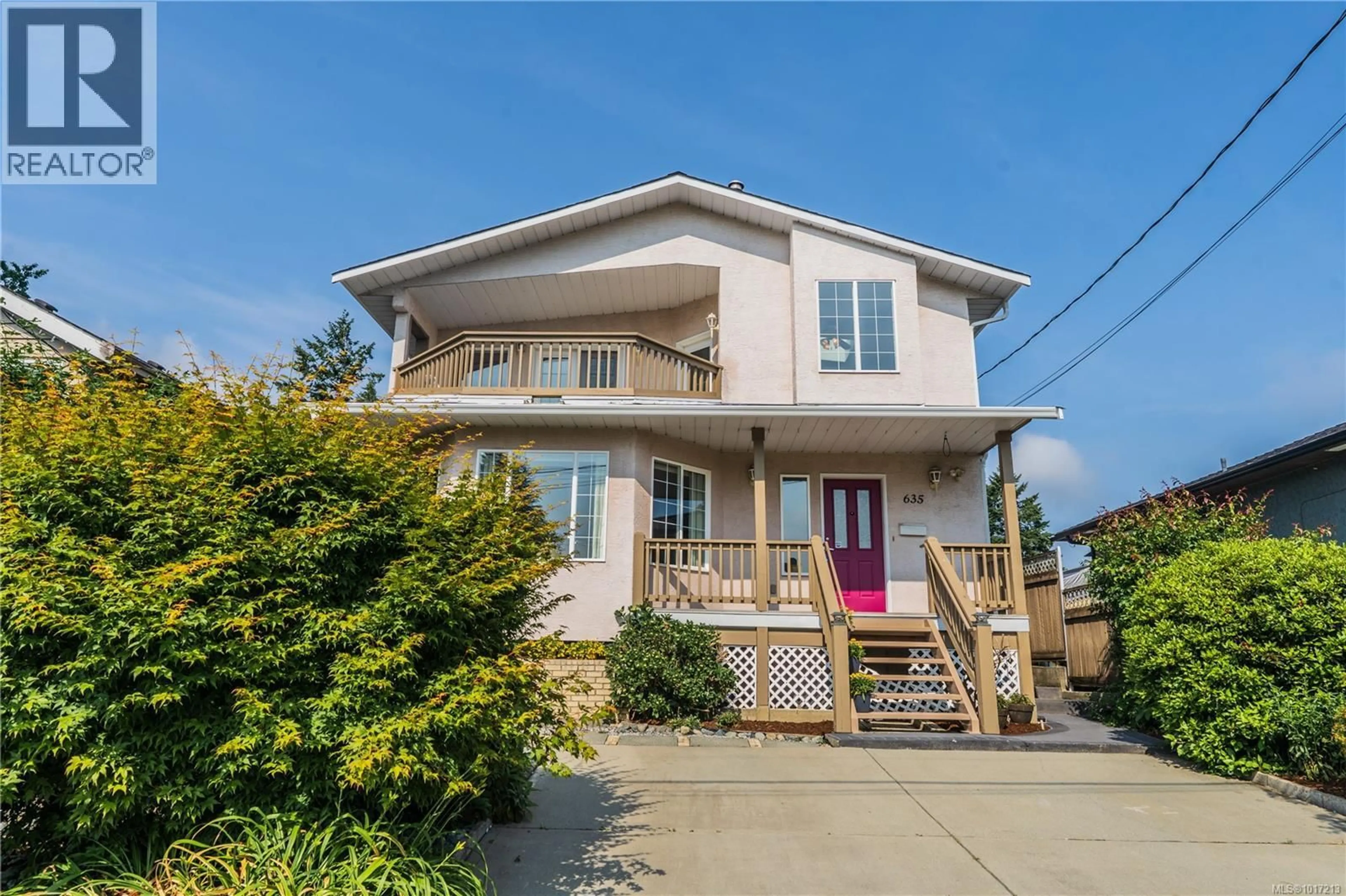 Home with vinyl exterior material, street for 635 PARK AVENUE, Nanaimo British Columbia V9R4H5