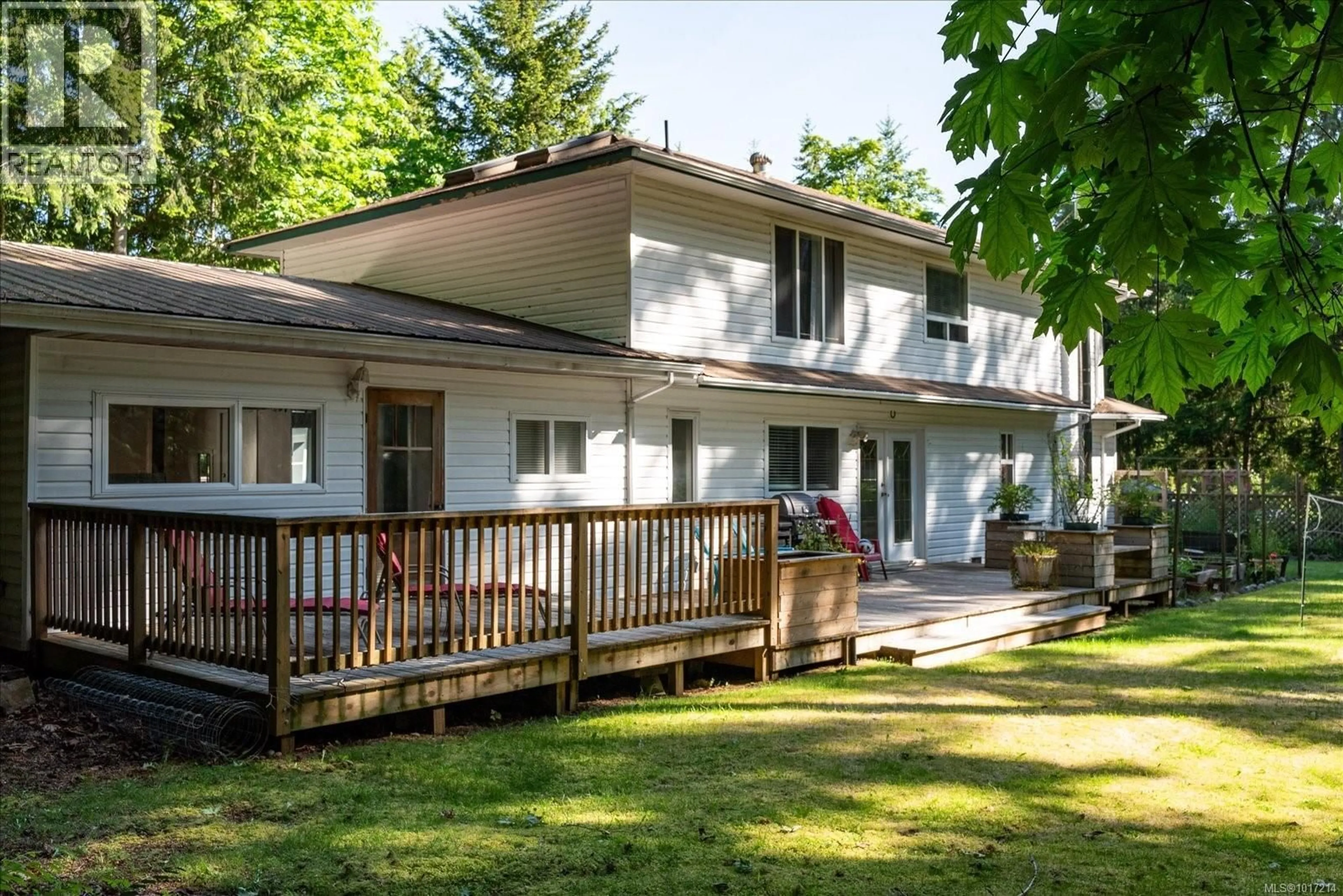 Patio, unknown for 4672 THOMPSON CLARKE DRIVE EAST, Bowser British Columbia V0R1G0