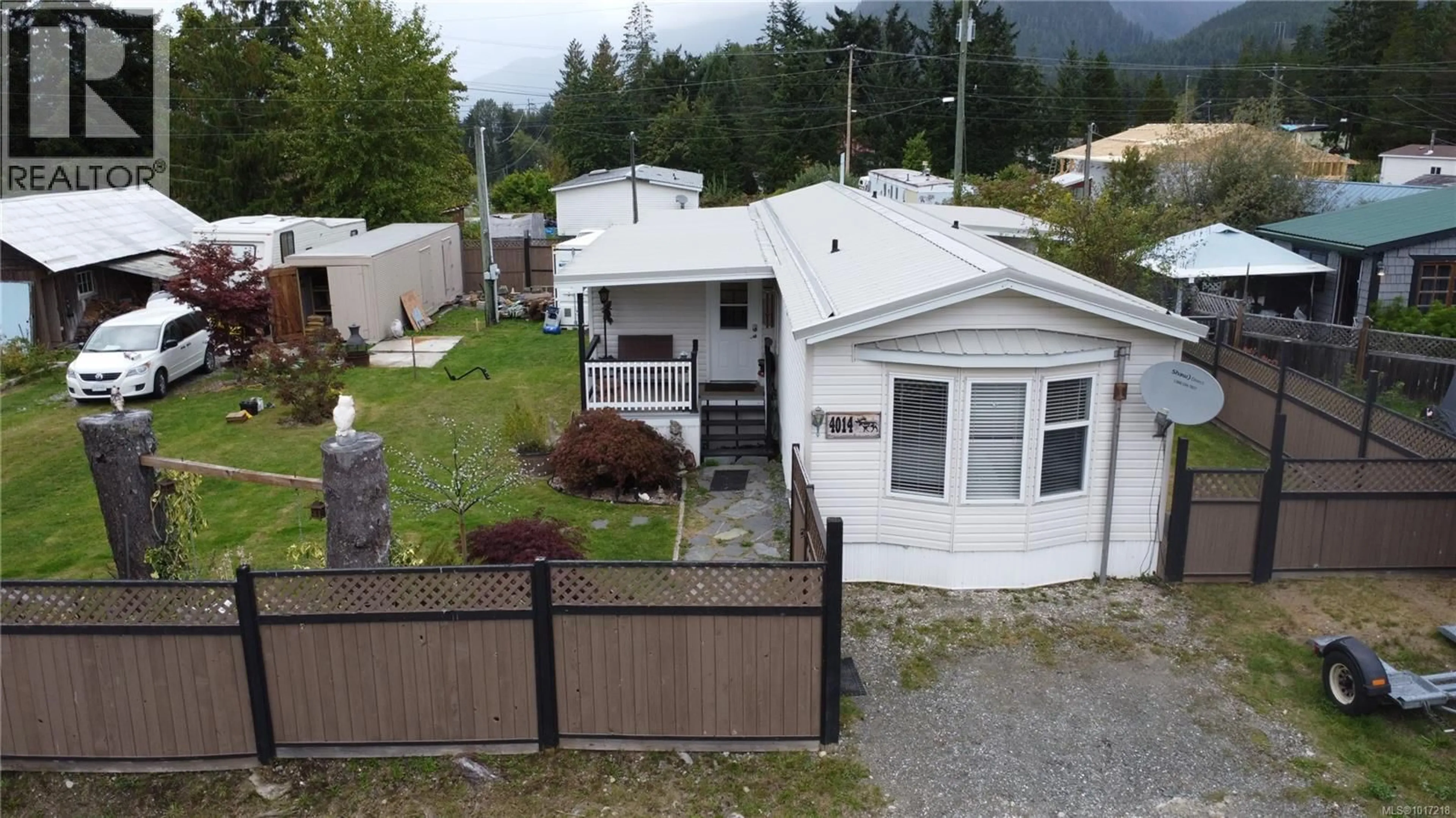 A pic from outside/outdoor area/front of a property/back of a property/a pic from drone, mountain view for 4014 ELK DRIVE, Woss British Columbia V0N3P0