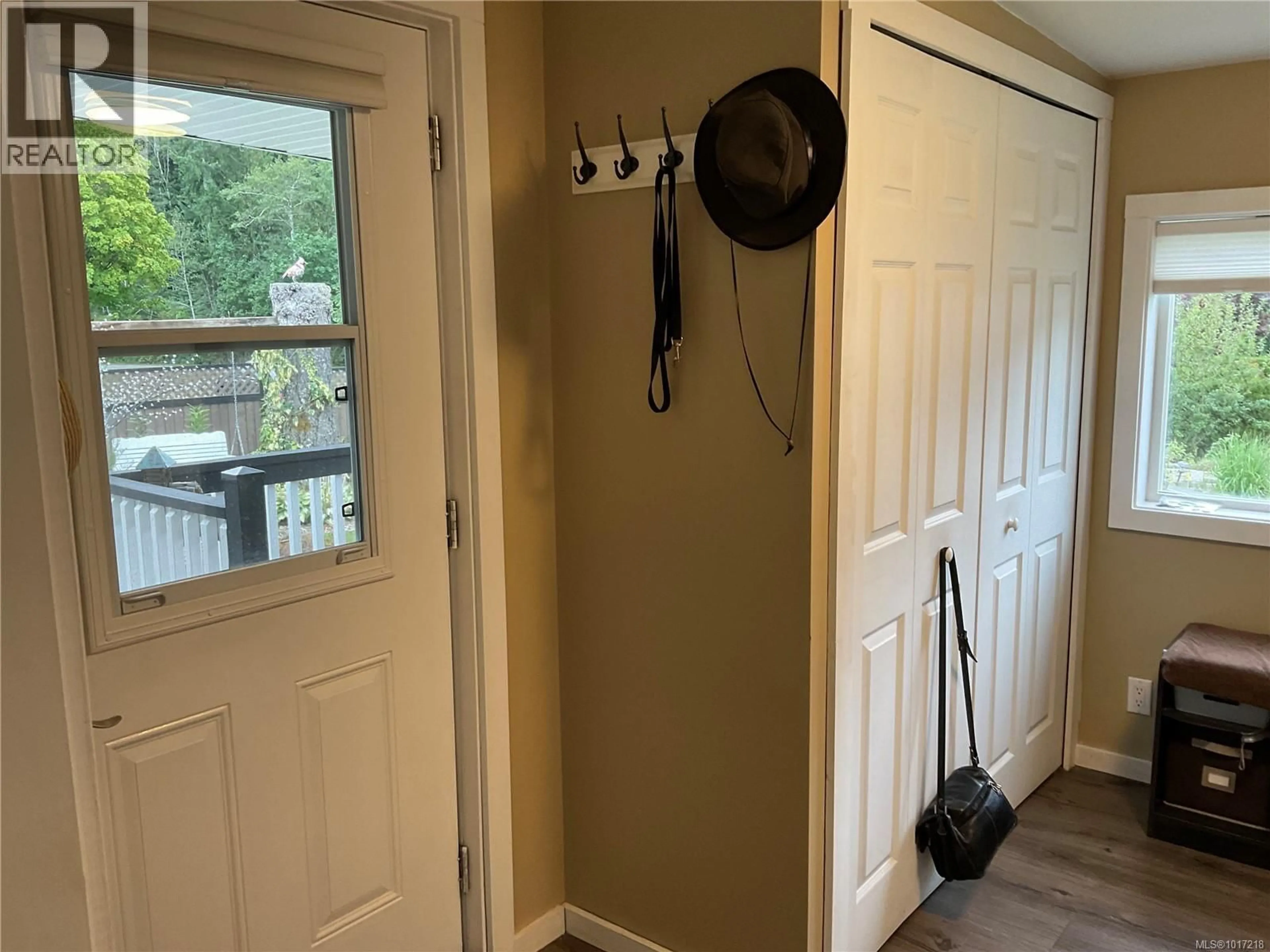 Indoor entryway for 4014 ELK DRIVE, Woss British Columbia V0N3P0