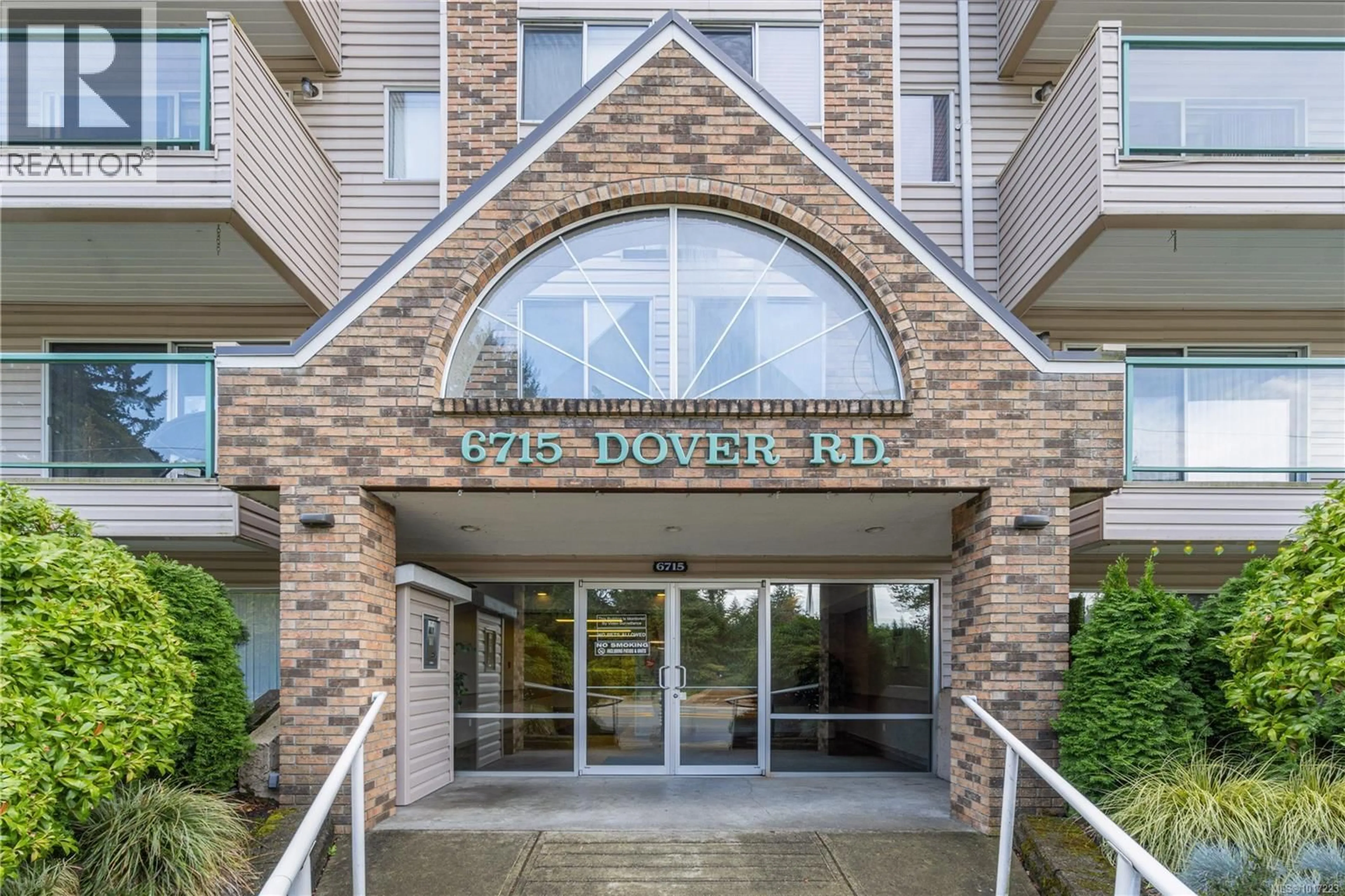 Indoor foyer for 307 - 6715 DOVER ROAD, Nanaimo British Columbia V9V1L8