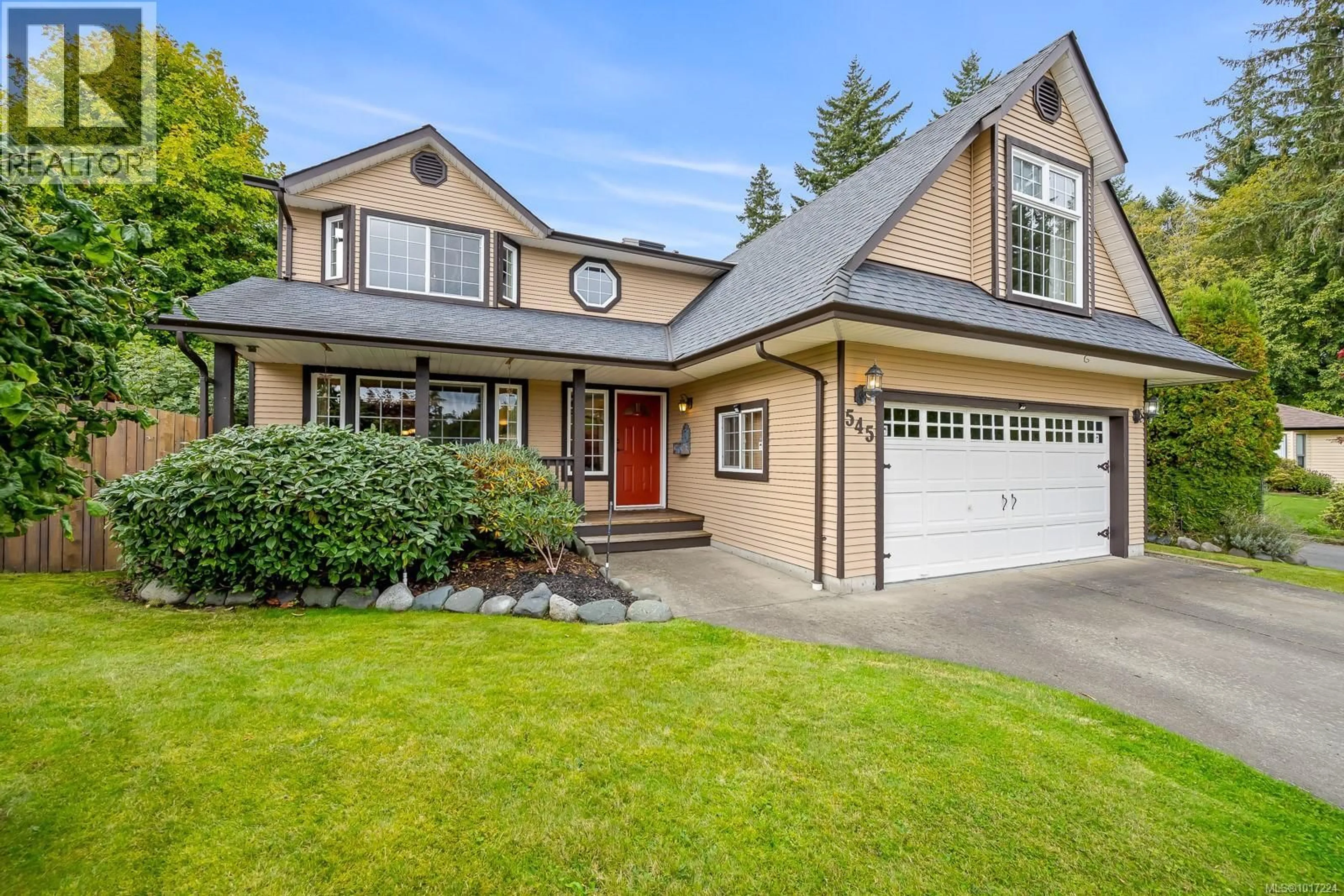 Home with vinyl exterior material, street for 545 COVE PLACE, Campbell River British Columbia V9W7Z6