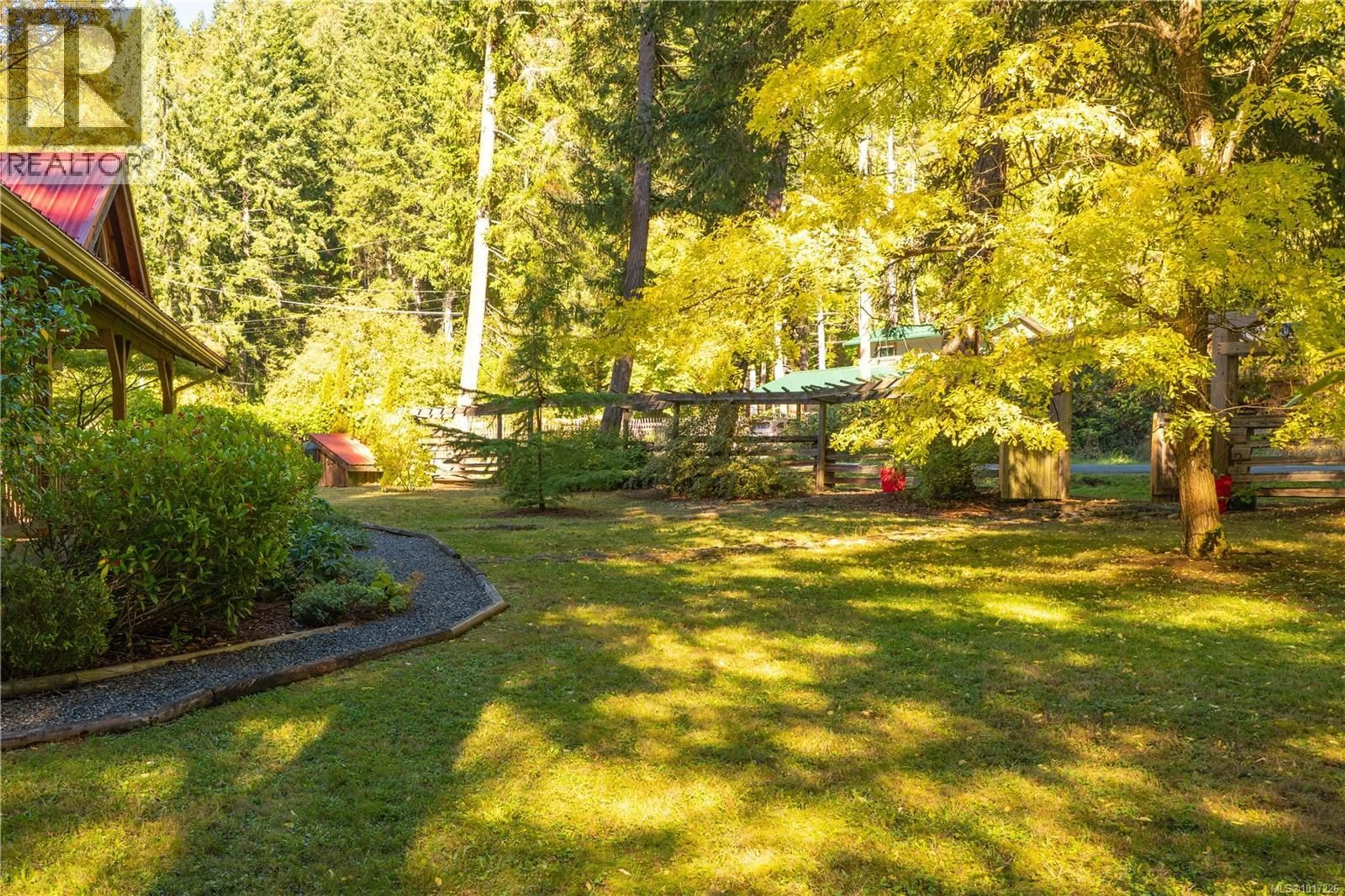 Patio, forest/trees view for 1811 OYSTER WAY, Gabriola Island British Columbia V0R1X6